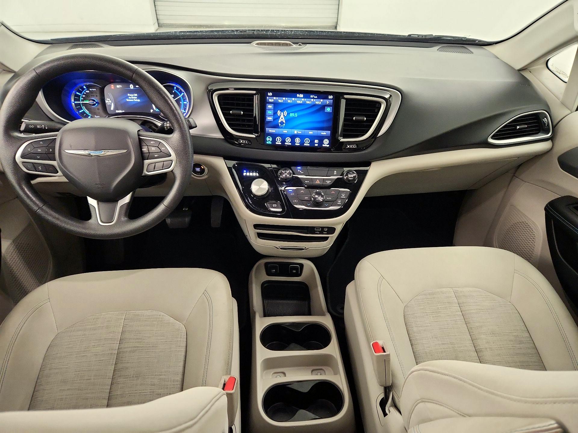 Thumbnail: 2018 Chrysler Pacifica - 9