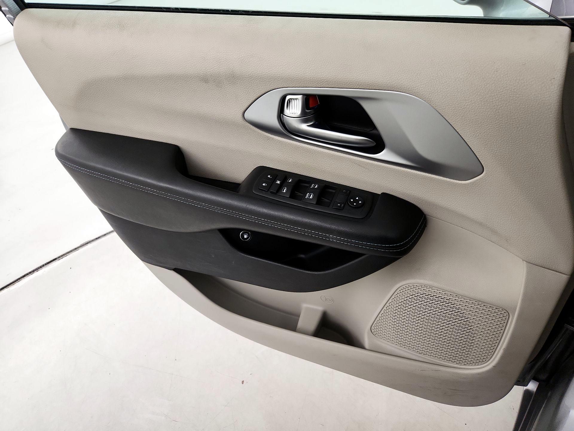 Thumbnail: 2018 Chrysler Pacifica - 12