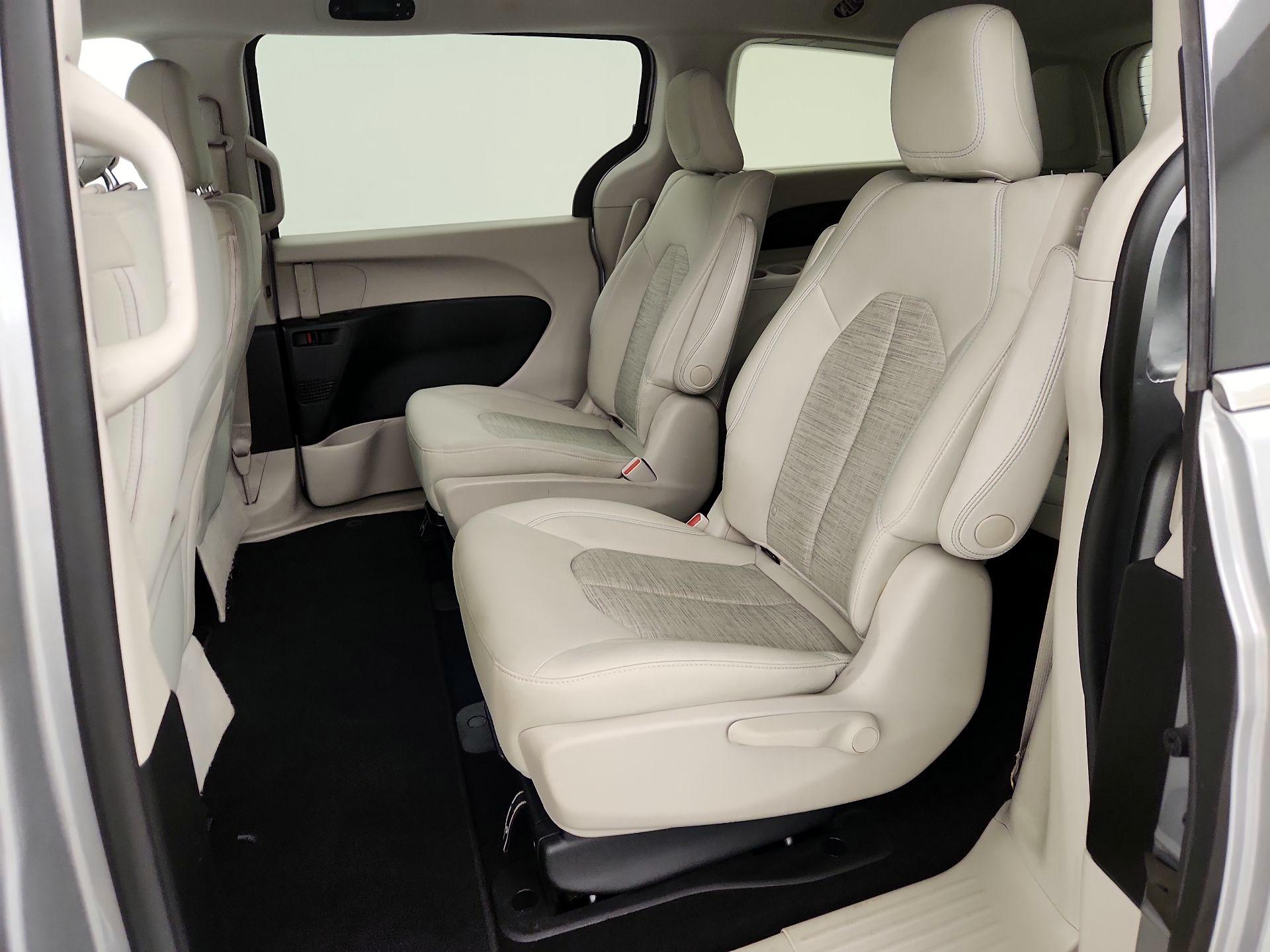 Thumbnail: 2018 Chrysler Pacifica - 19