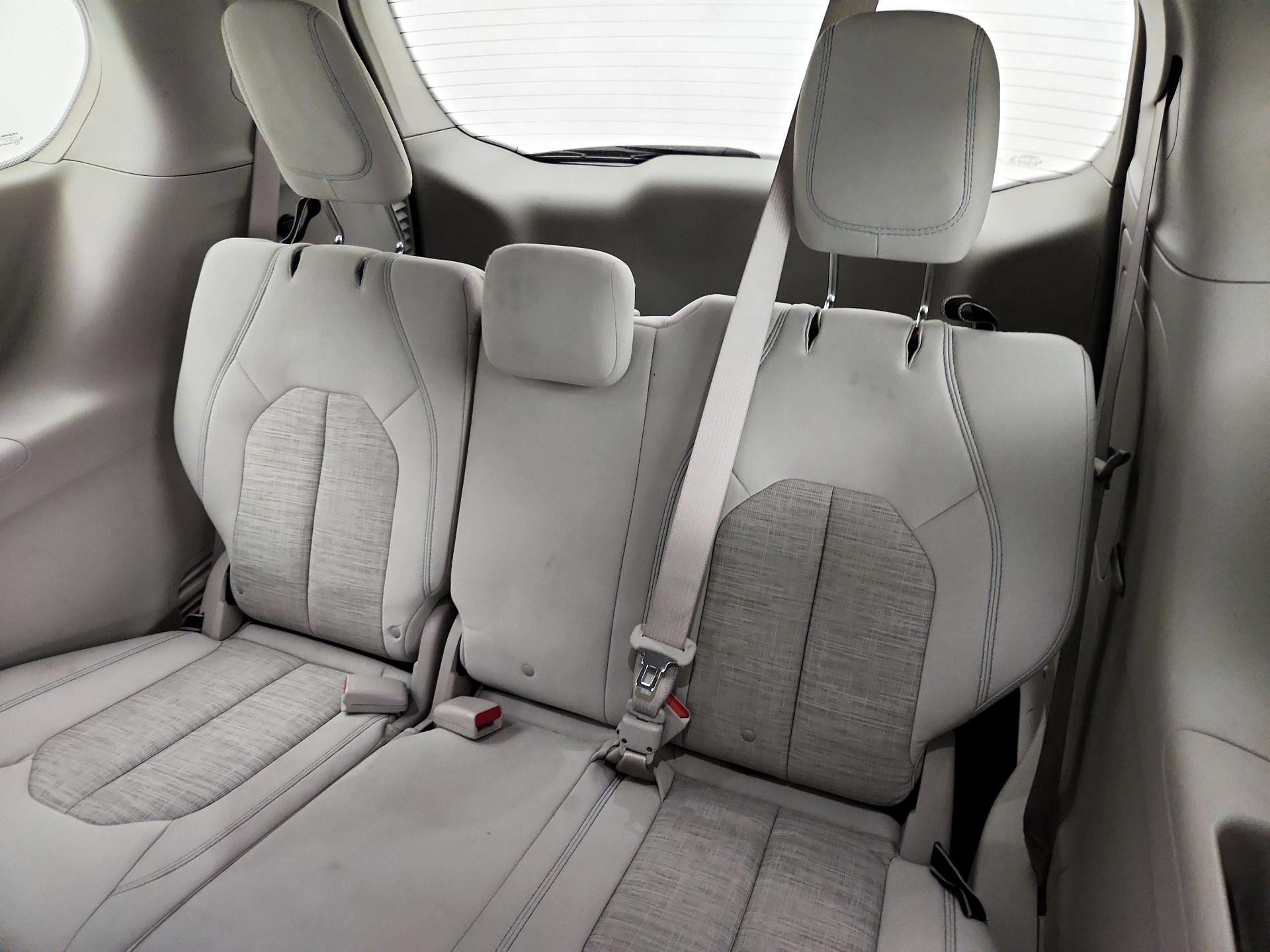 Thumbnail: 2018 Chrysler Pacifica - 20