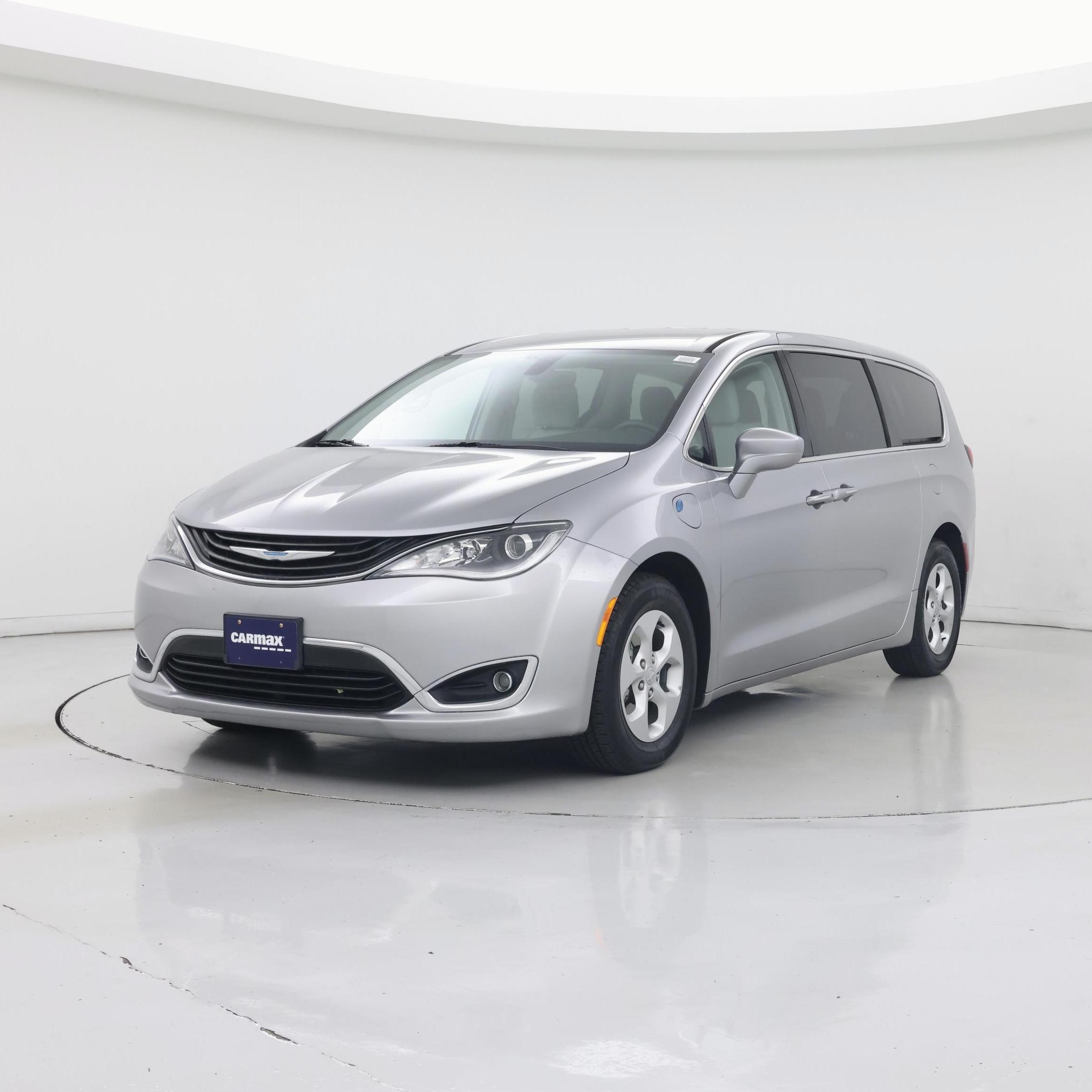 Thumbnail: 2018 Chrysler Pacifica - 4