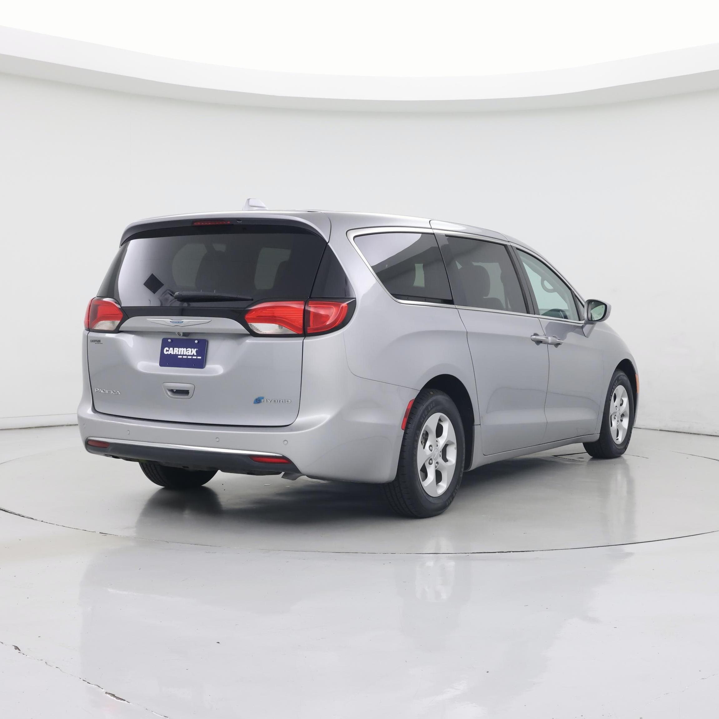 Thumbnail: 2018 Chrysler Pacifica - 8