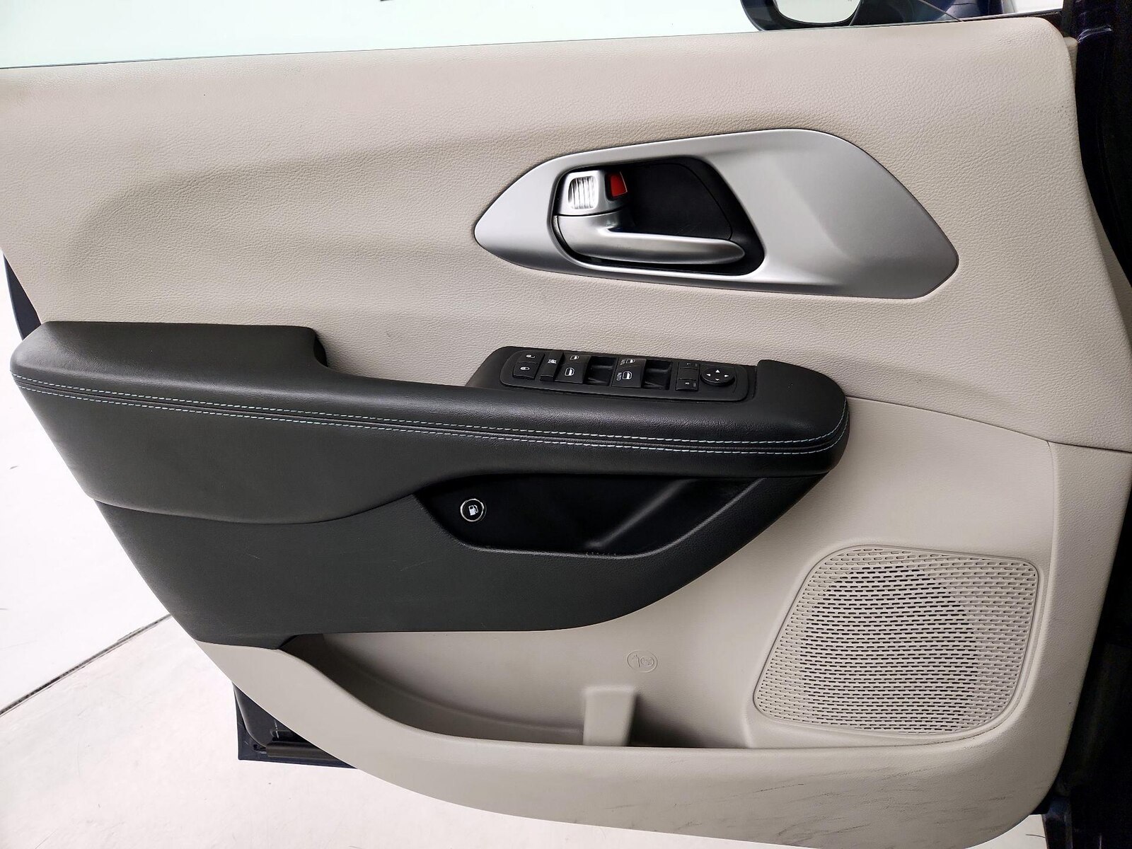 2018 Chrysler Pacifica Hybrid Touring Plus - Photo 13
