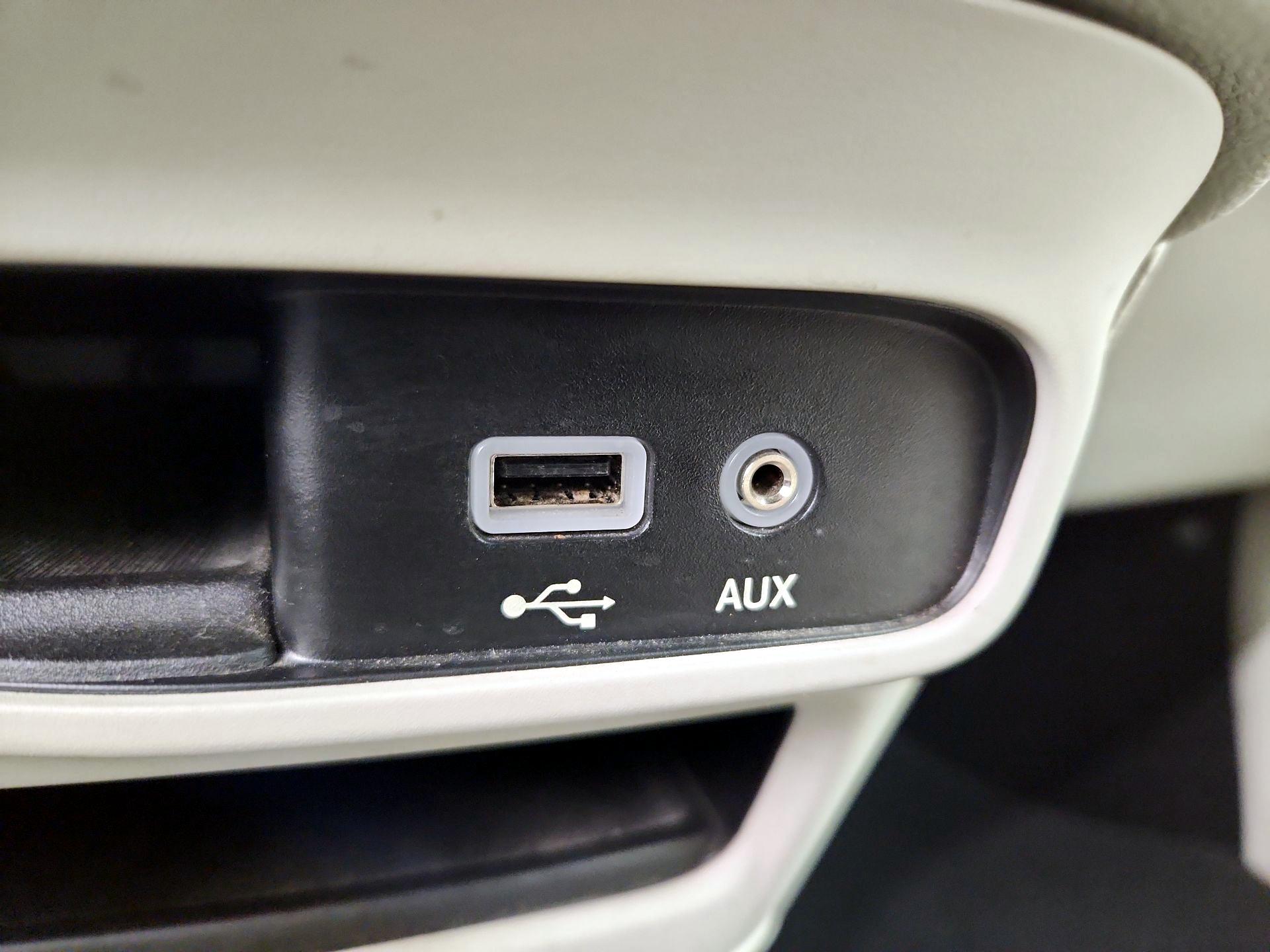 Thumbnail: 2018 Chrysler Pacifica - 18