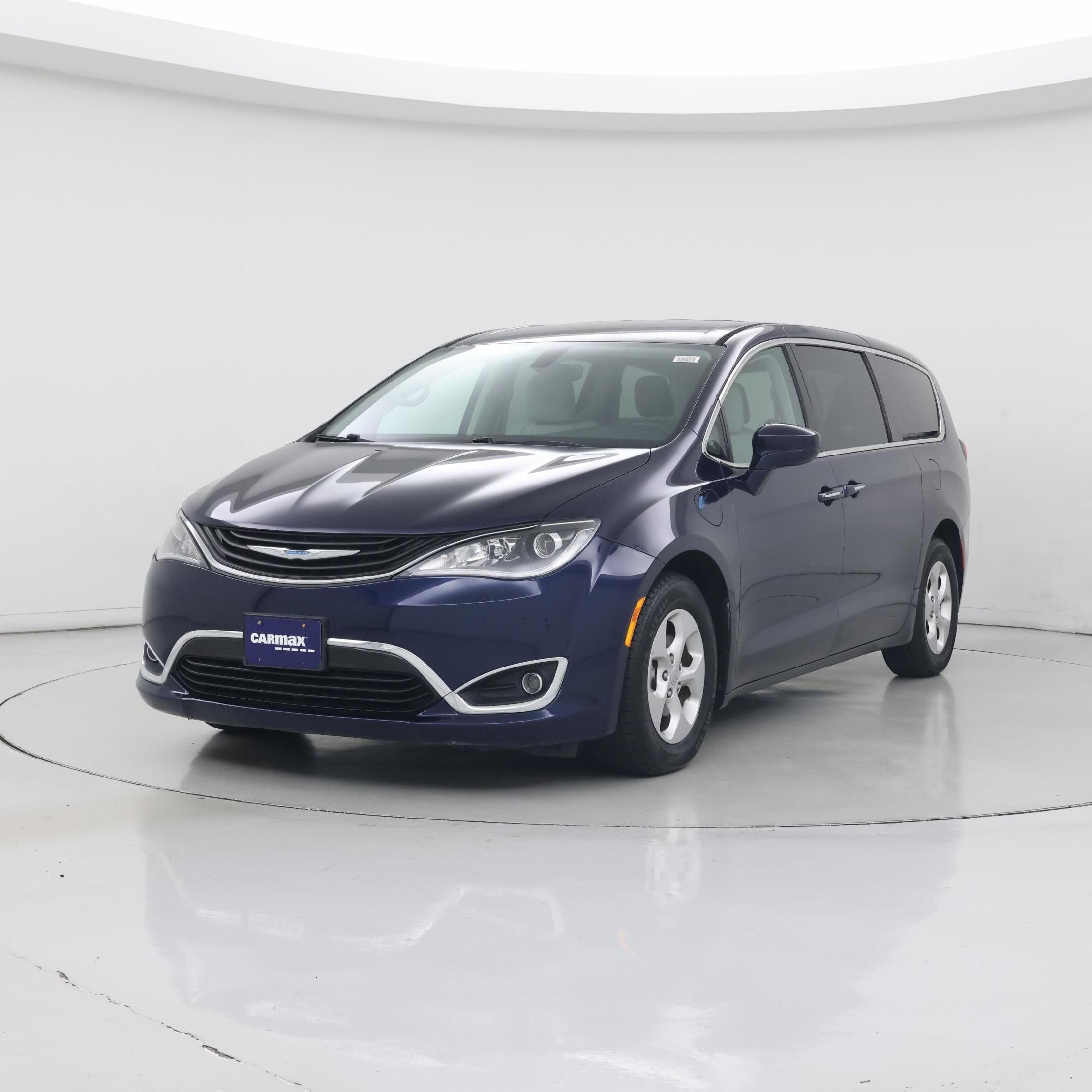 Thumbnail: 2018 Chrysler Pacifica - 4