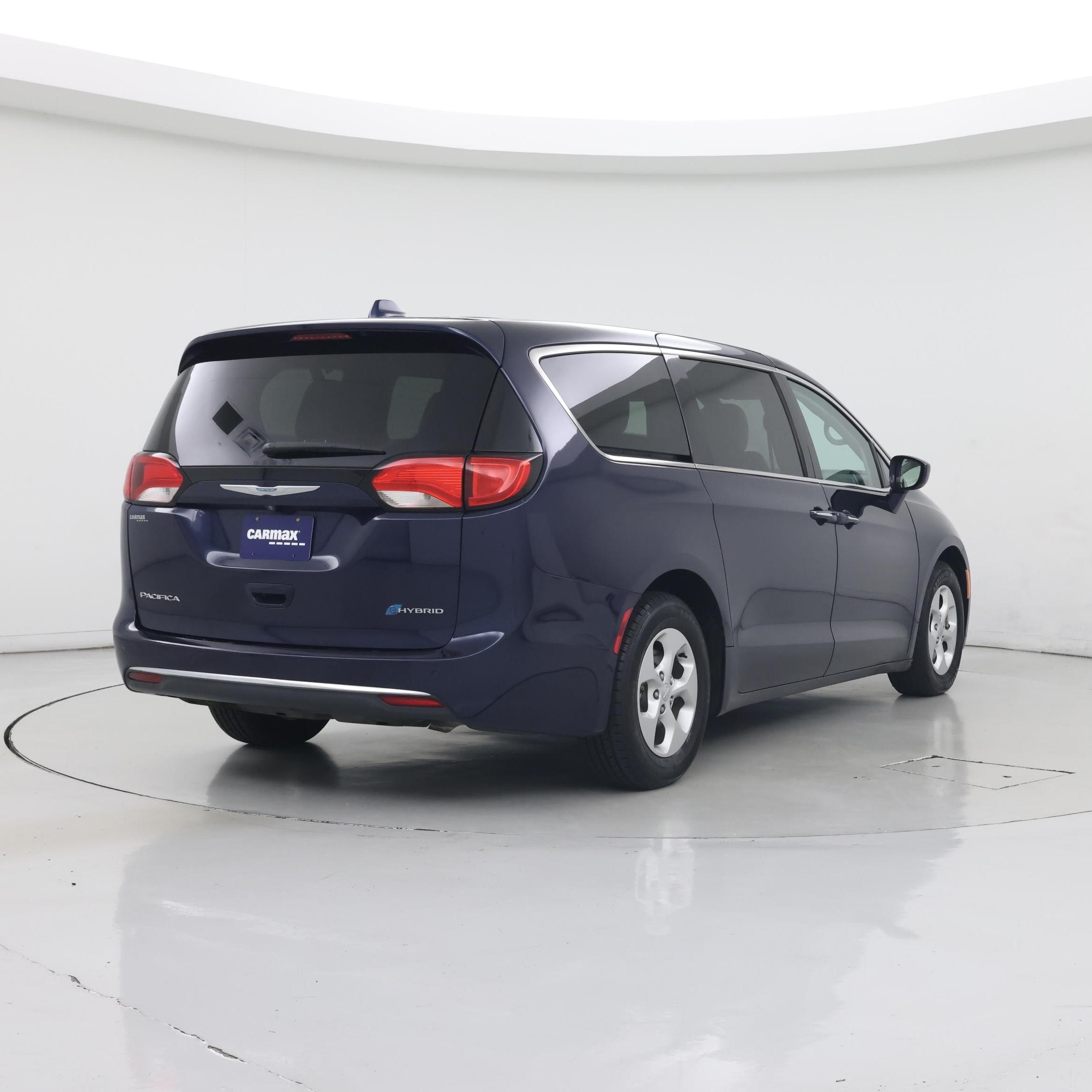 Thumbnail: 2018 Chrysler Pacifica - 8