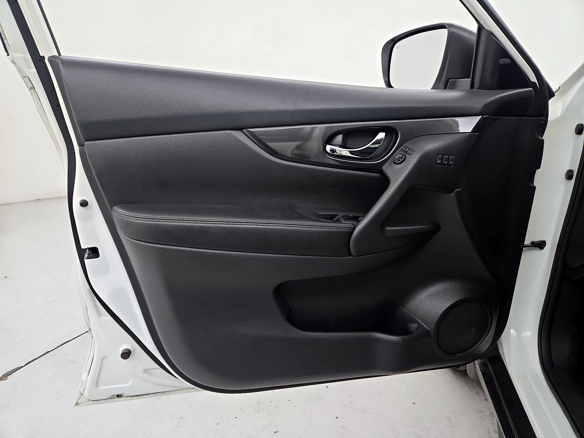 Thumbnail: 2018 Nissan Rogue - 12