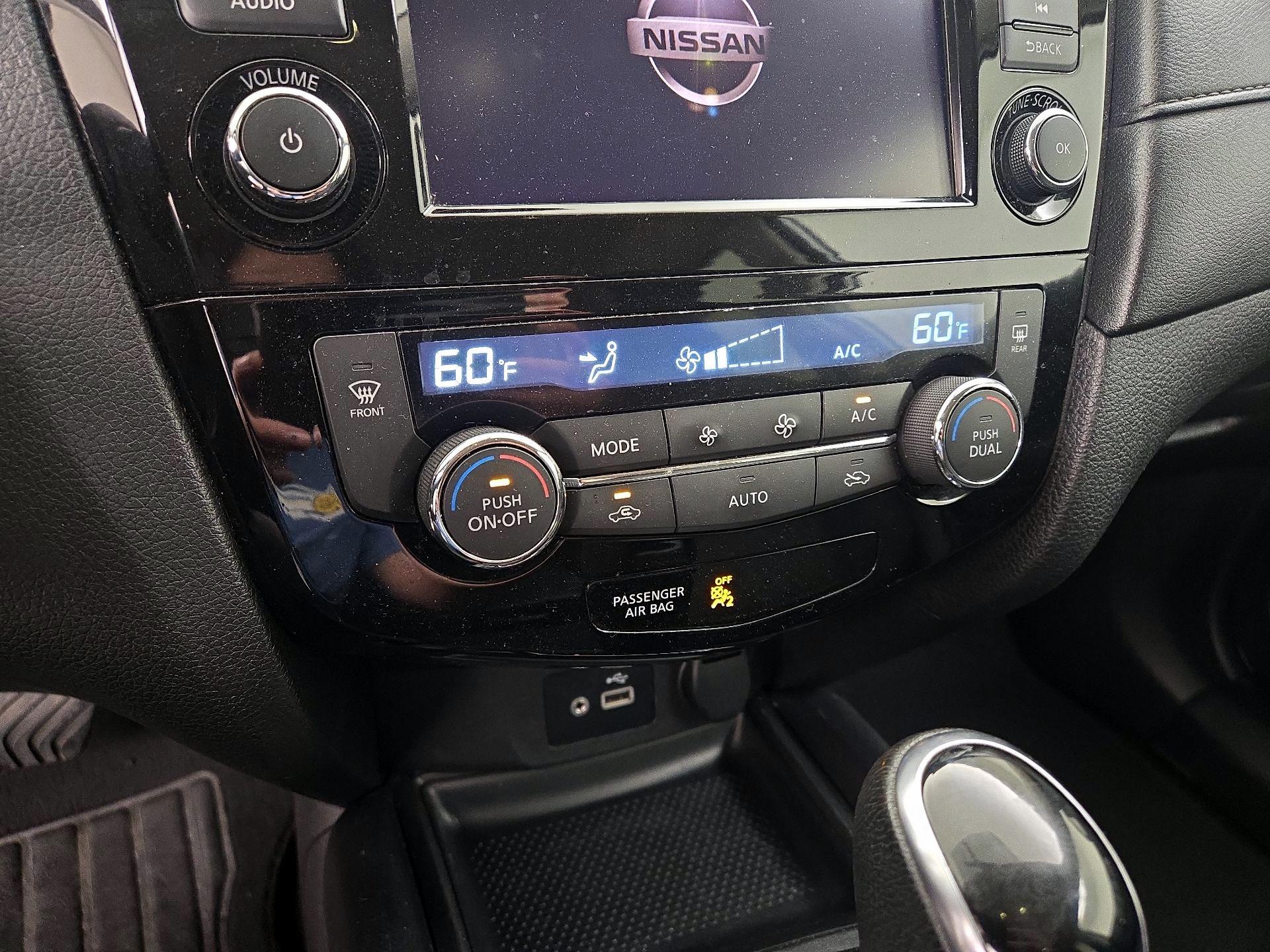 Thumbnail: 2018 Nissan Rogue - 17