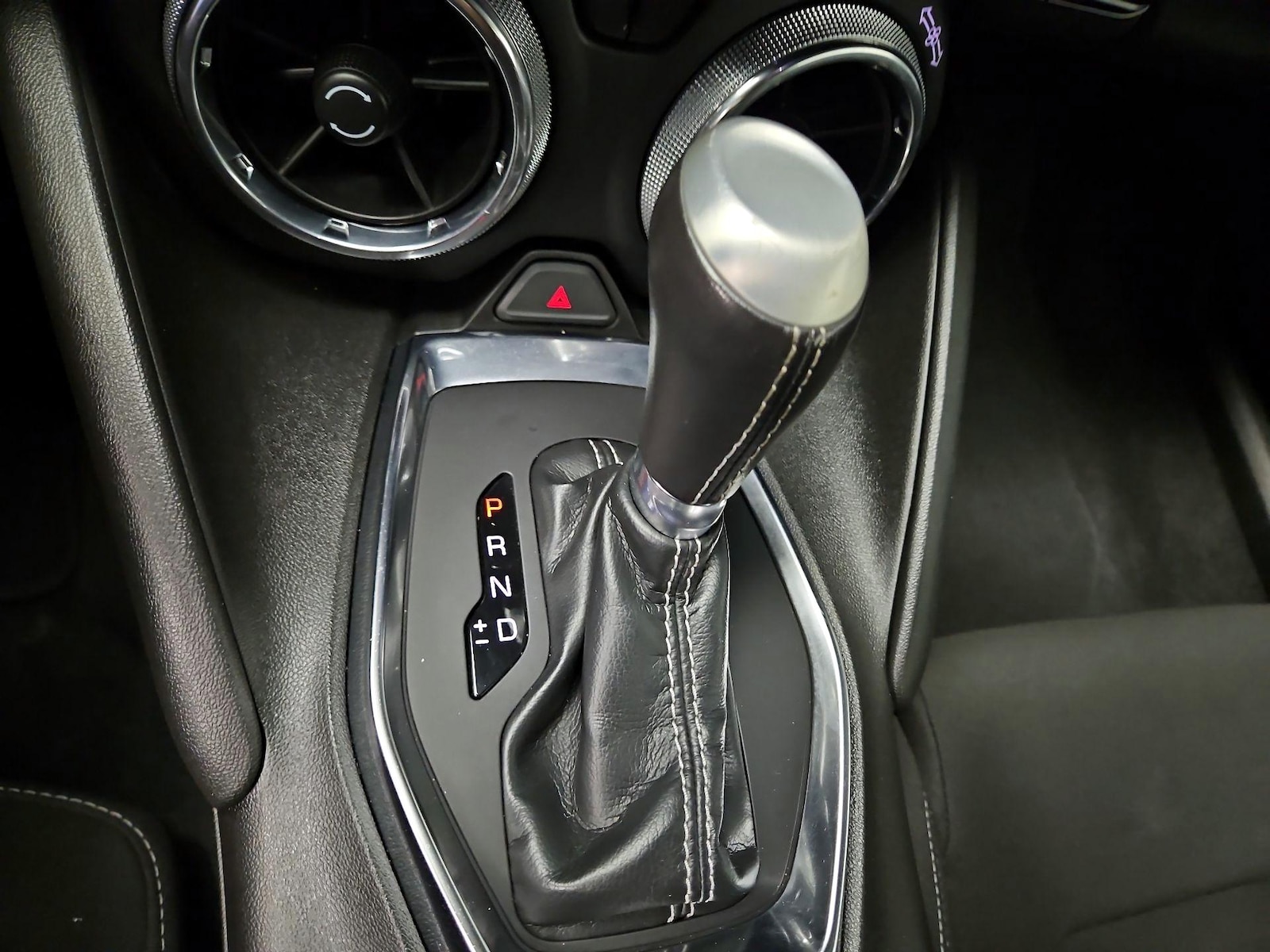 2022 Chevrolet Camaro LT1 - Photo 17