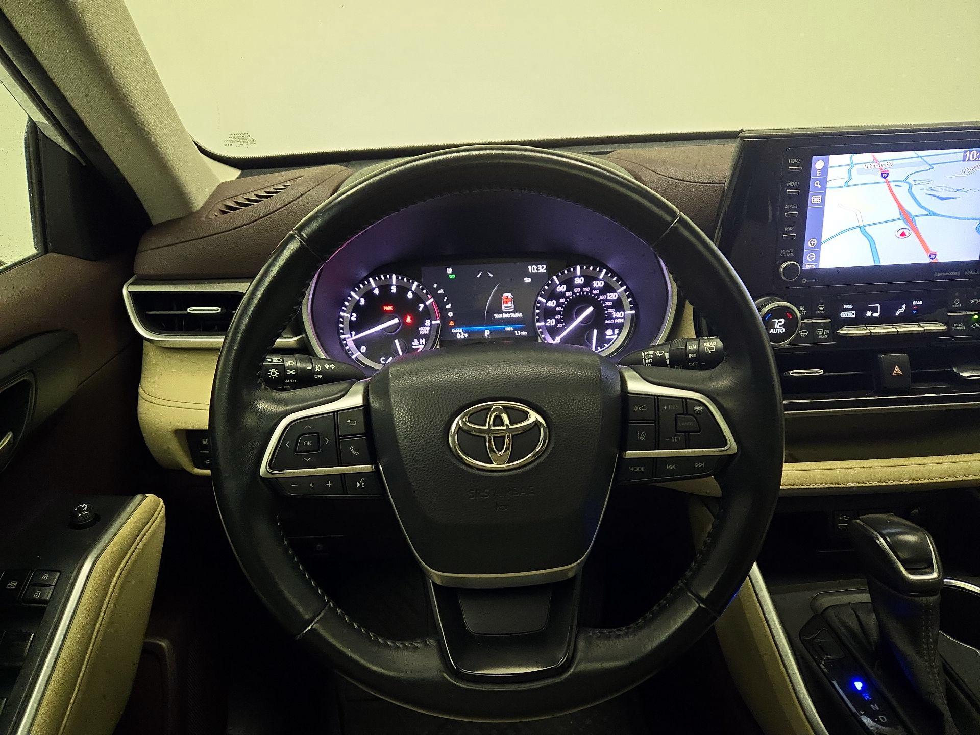 Thumbnail: 2022 Toyota Highlander - 10