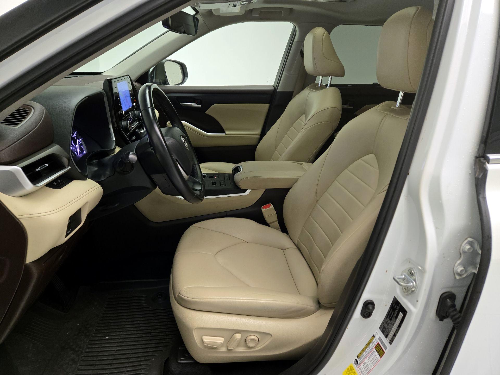 Thumbnail: 2022 Toyota Highlander - 11