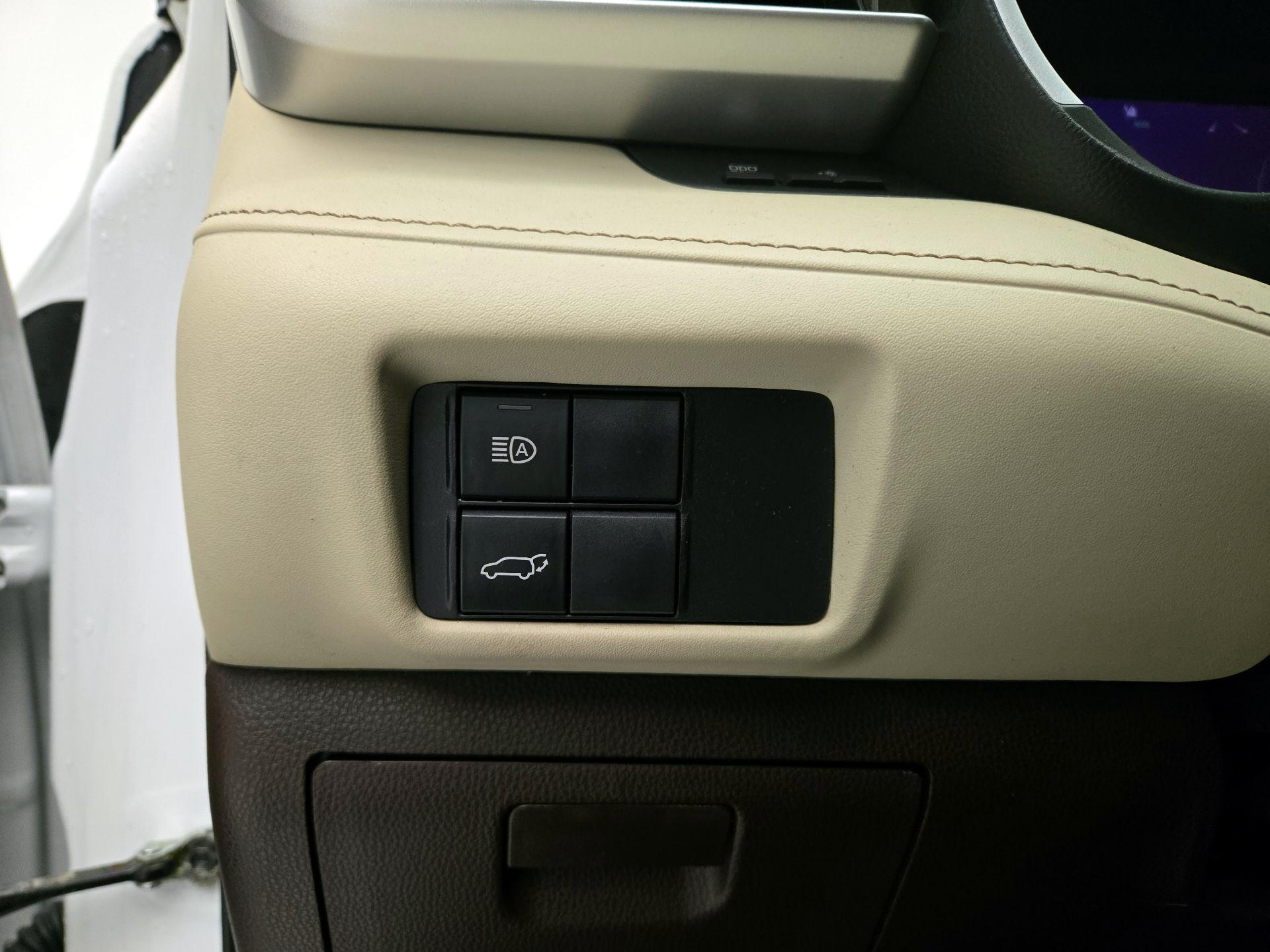 Thumbnail: 2022 Toyota Highlander - 13