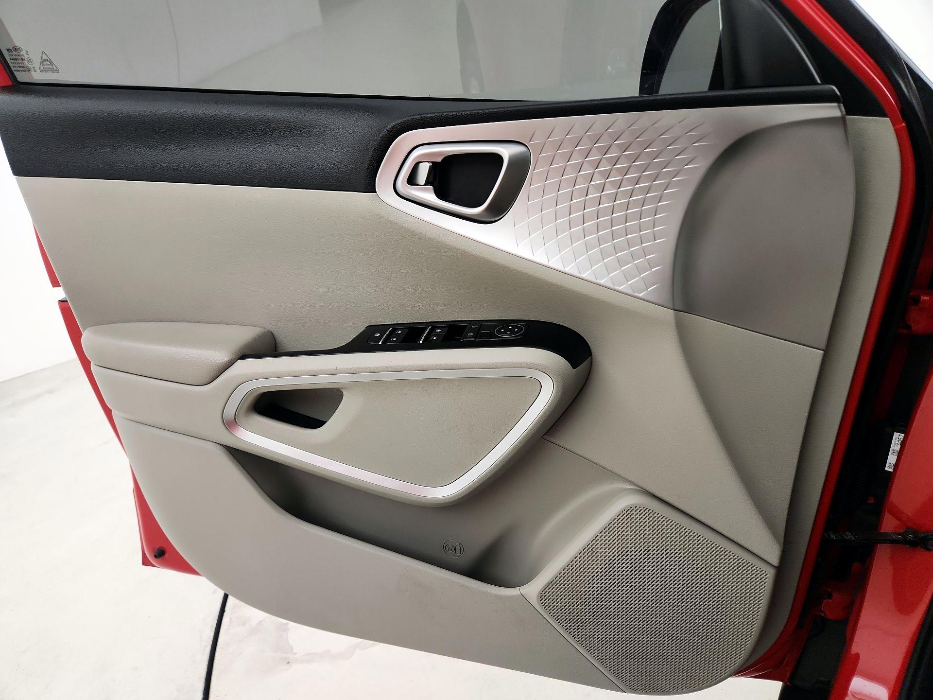 Thumbnail: 2020 Kia Soul - 10