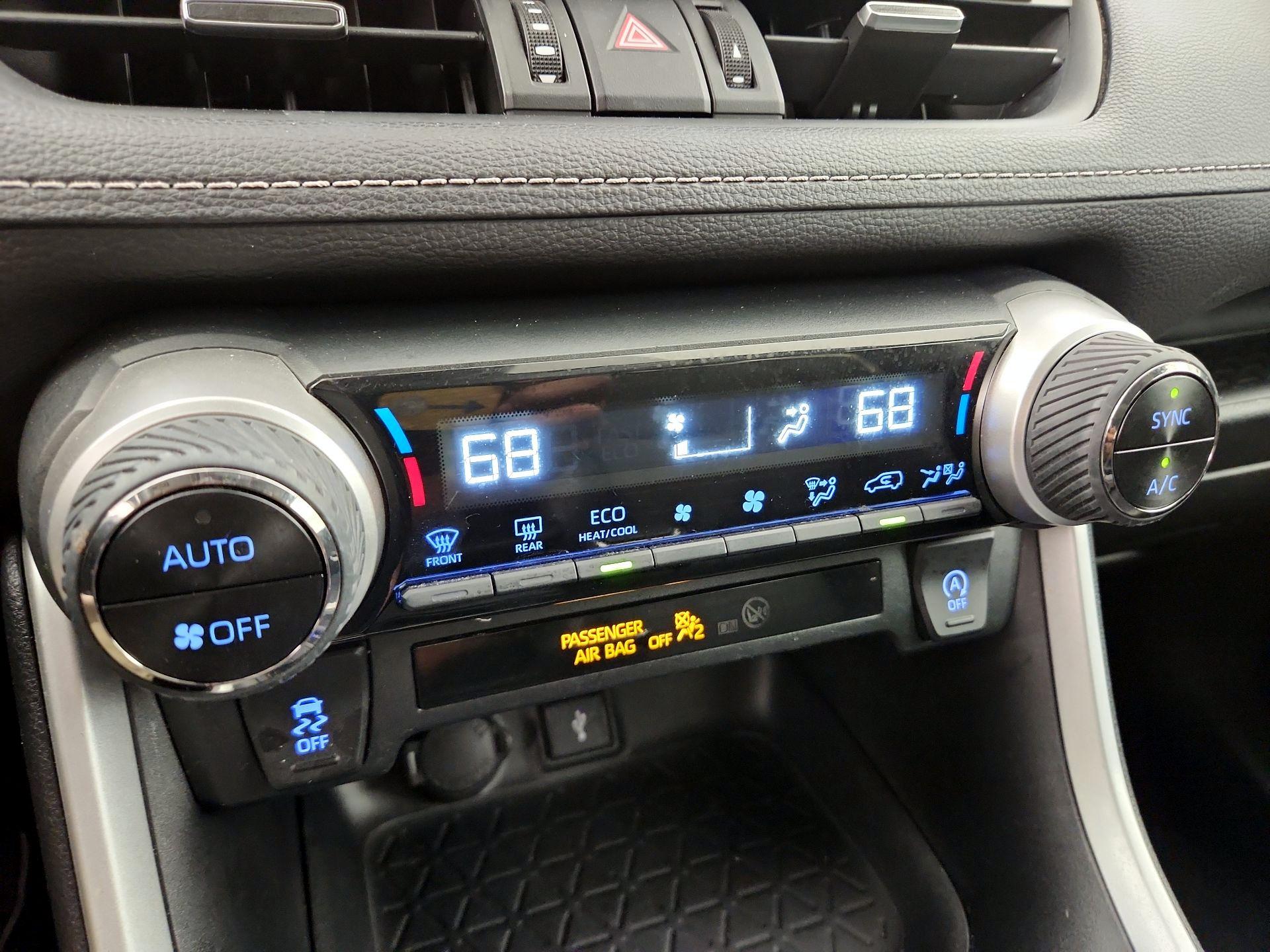 Thumbnail: 2020 Toyota RAV4 - 16