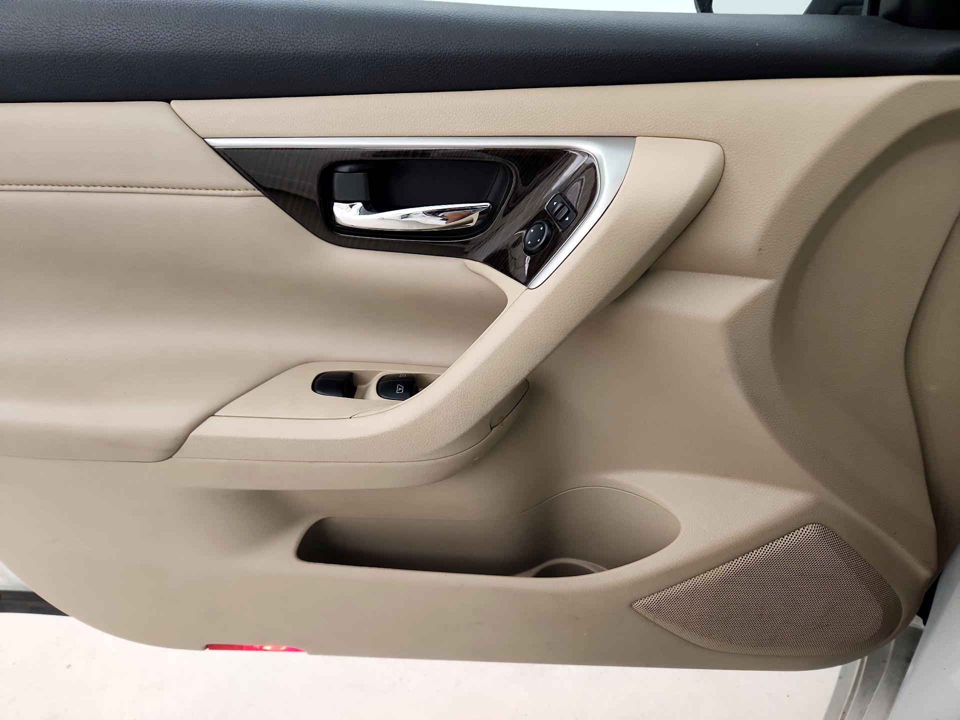 Thumbnail: 2014 Nissan Altima - 12