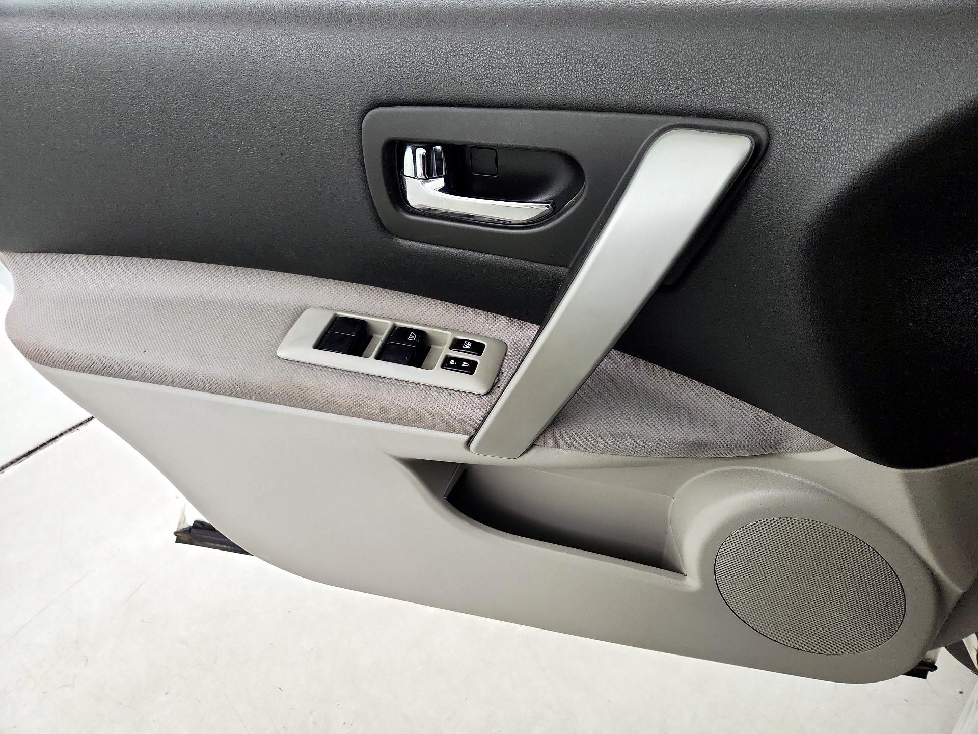 Thumbnail: 2015 Nissan Rogue - 12