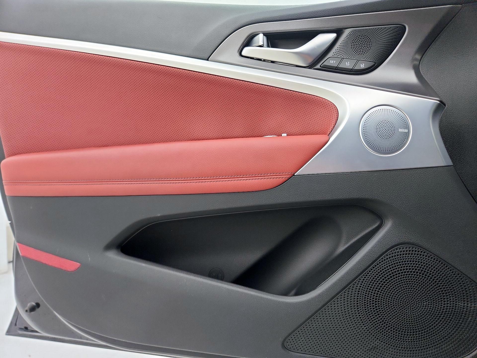 Thumbnail: 2024 Genesis G70 - 12