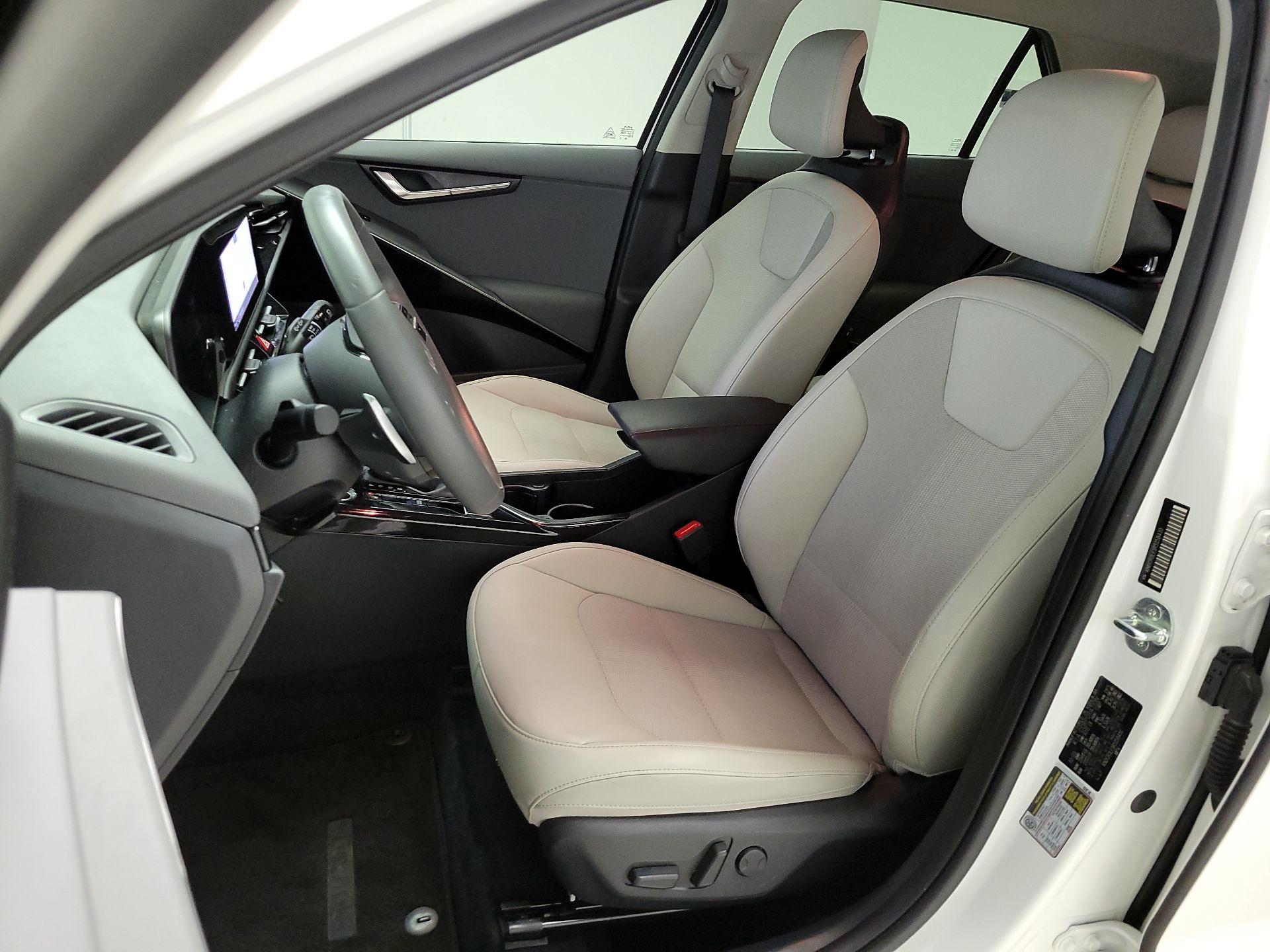 Thumbnail: 2024 Kia Niro - 11