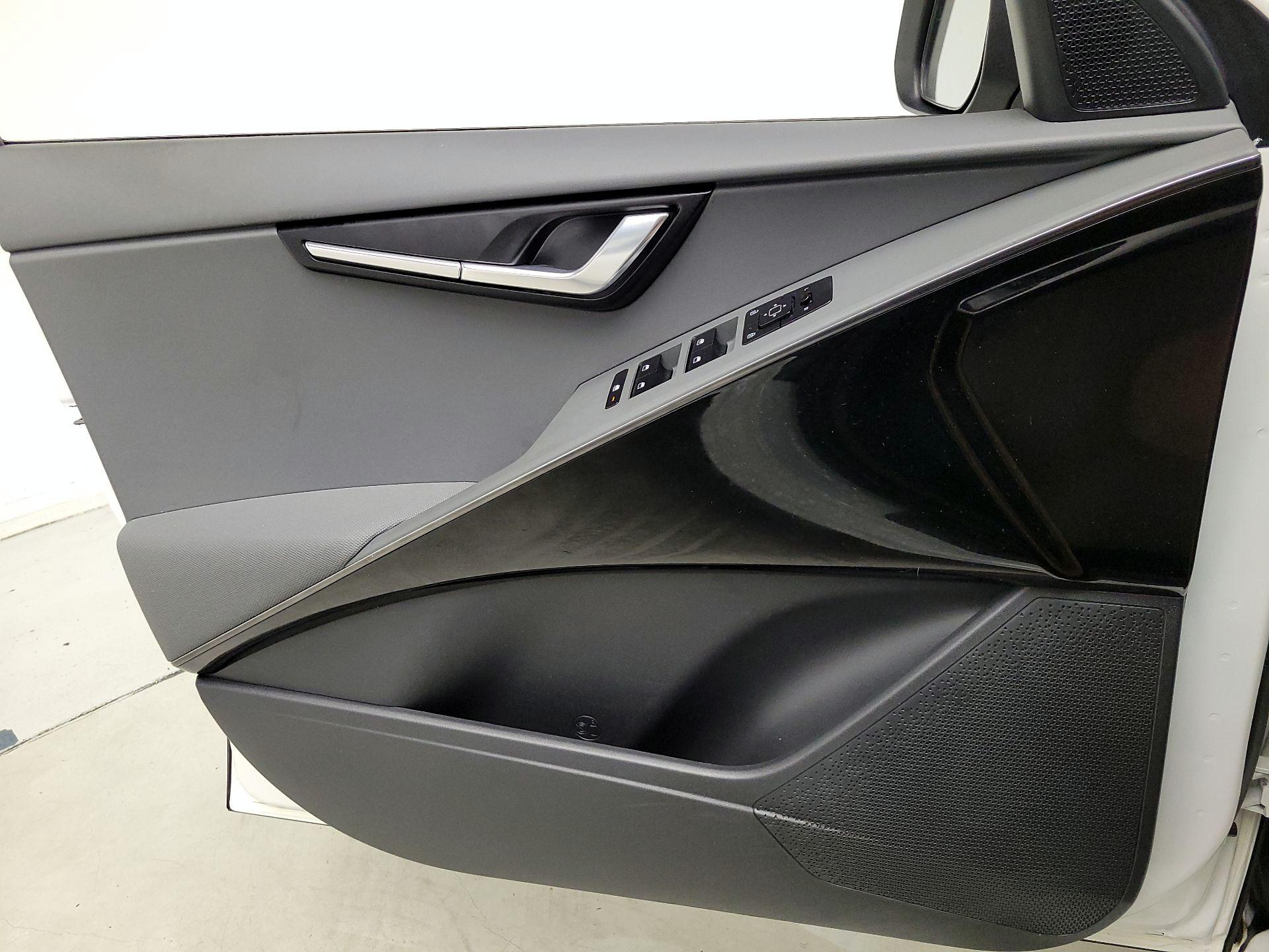 Thumbnail: 2024 Kia Niro - 12