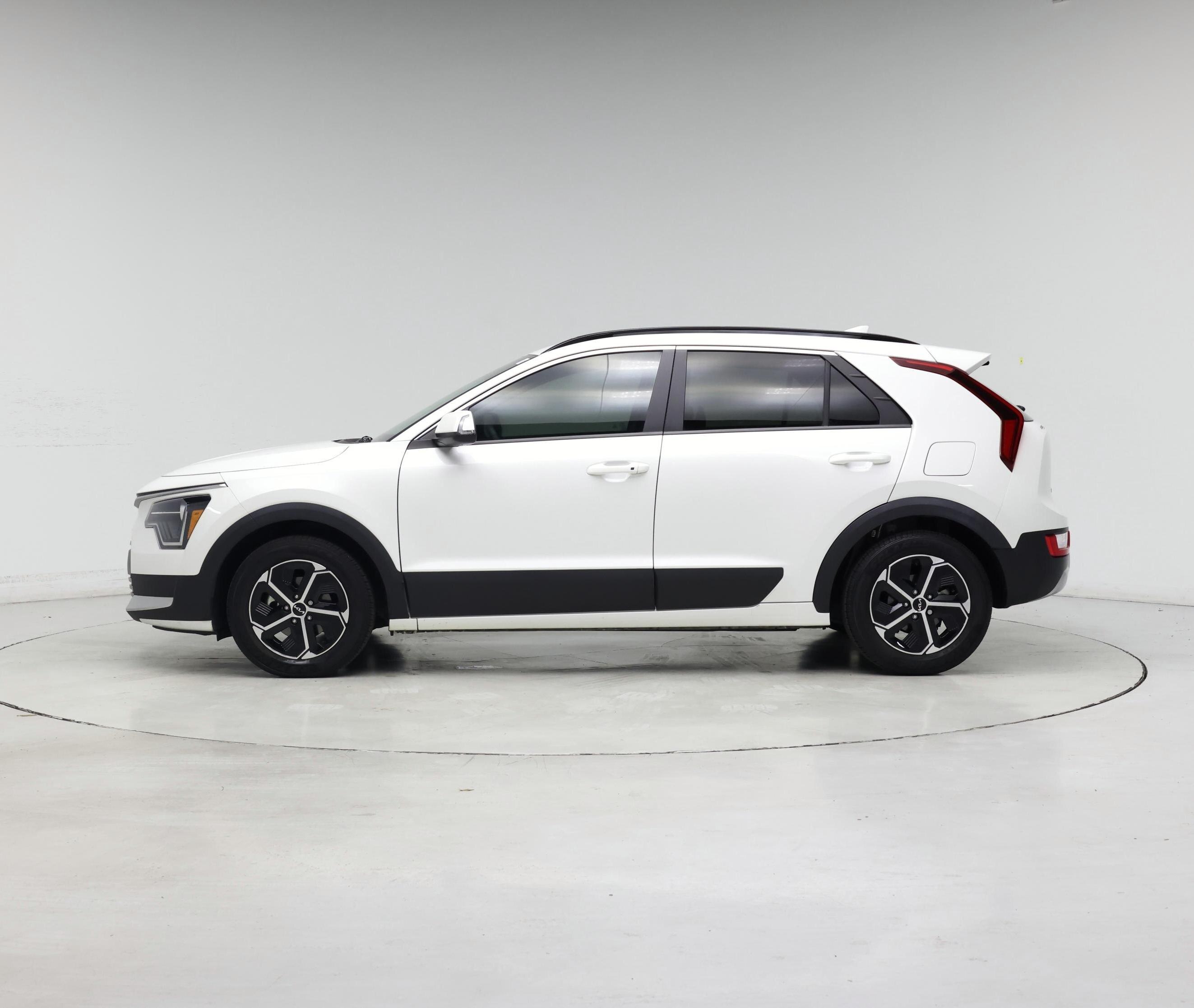 Thumbnail: 2024 Kia Niro - 3