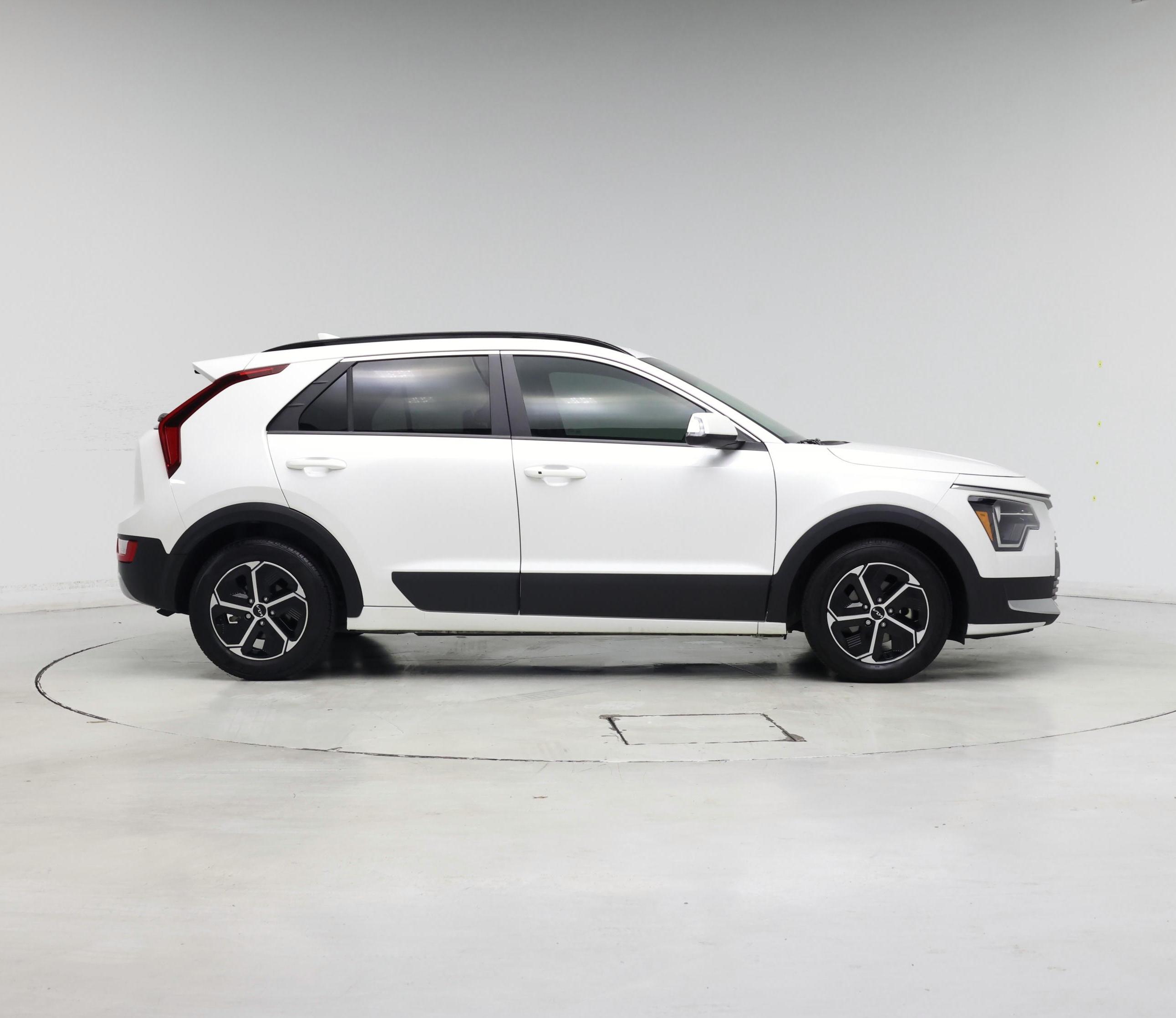 Thumbnail: 2024 Kia Niro - 7