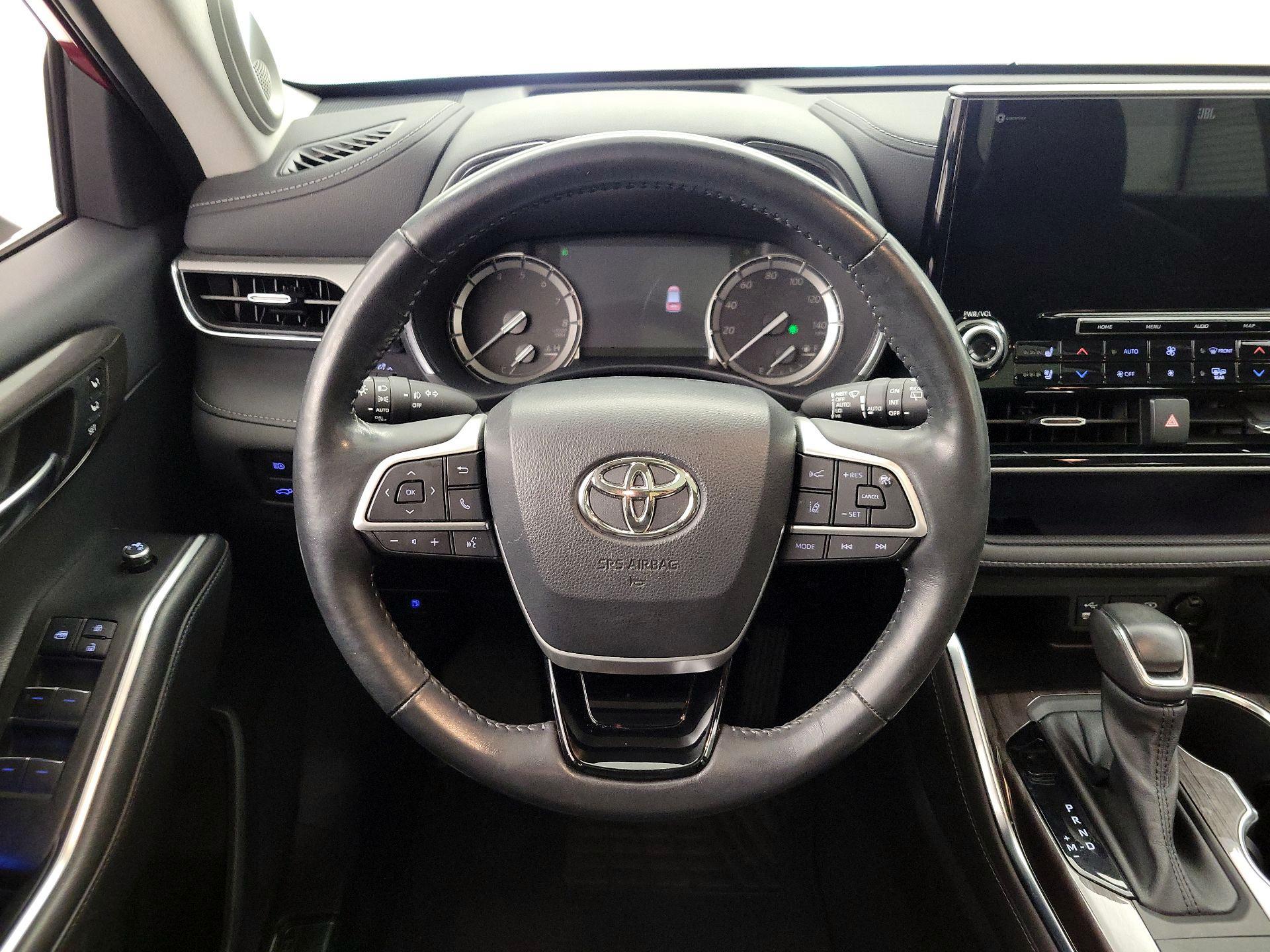 Thumbnail: 2022 Toyota Highlander - 10