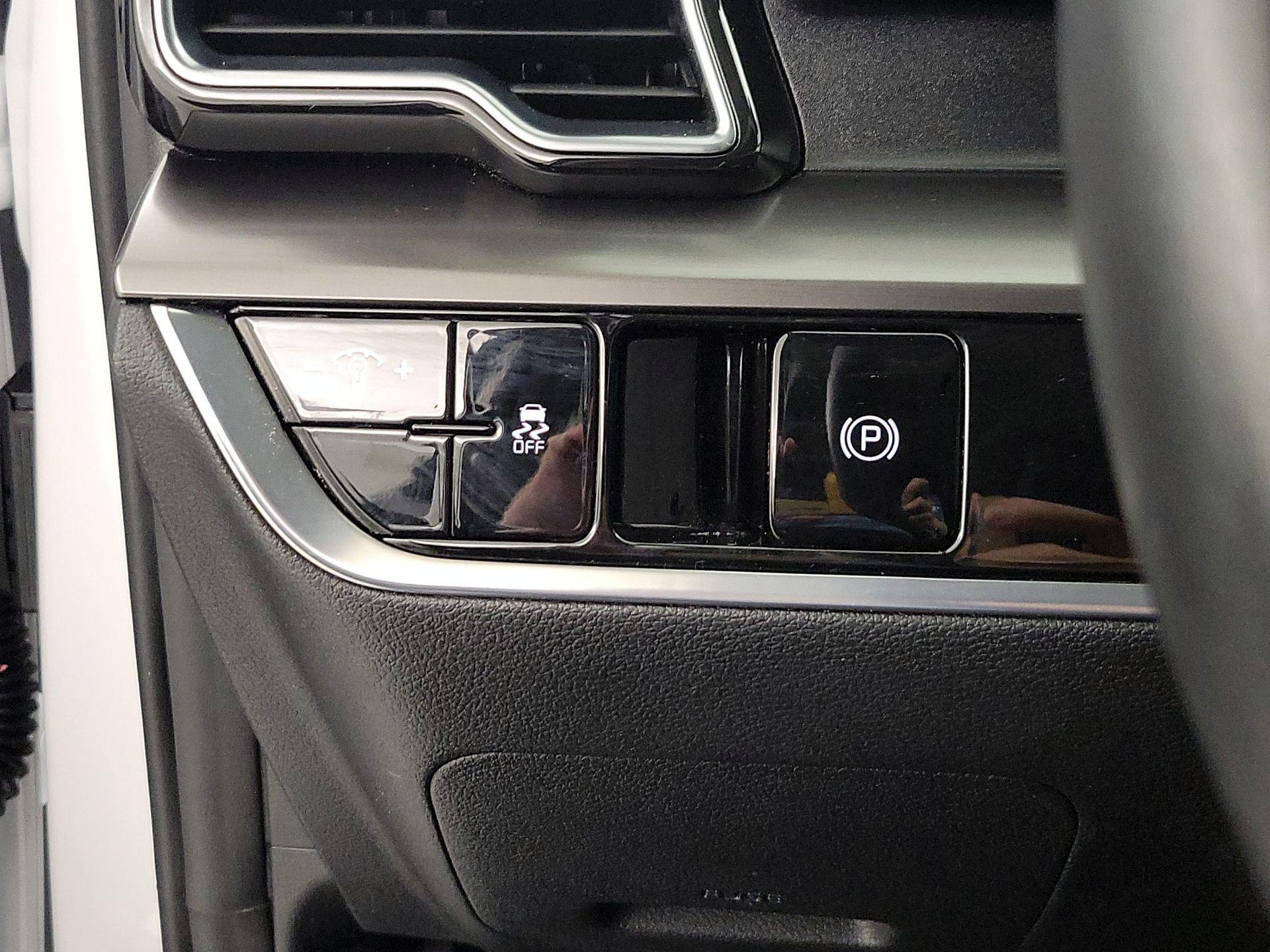 Thumbnail: 2023 Kia Sportage - 13