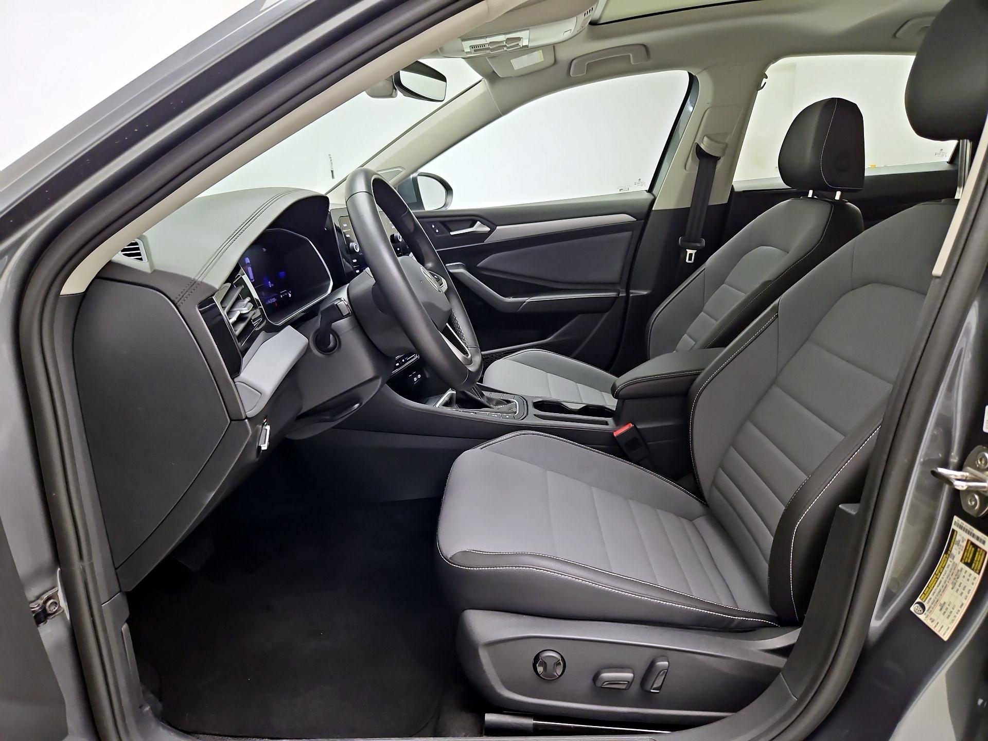 Thumbnail: 2025 Volkswagen Jetta - 11