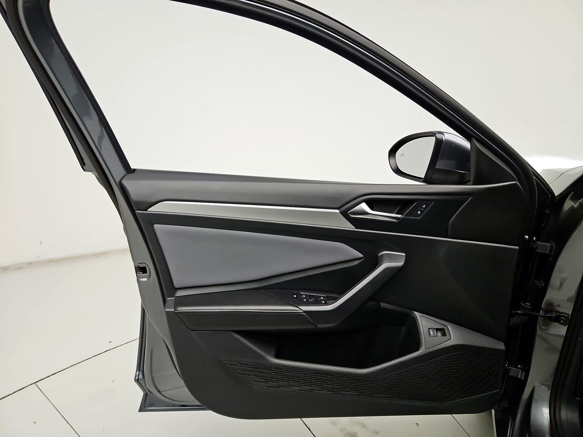 Thumbnail: 2025 Volkswagen Jetta - 12