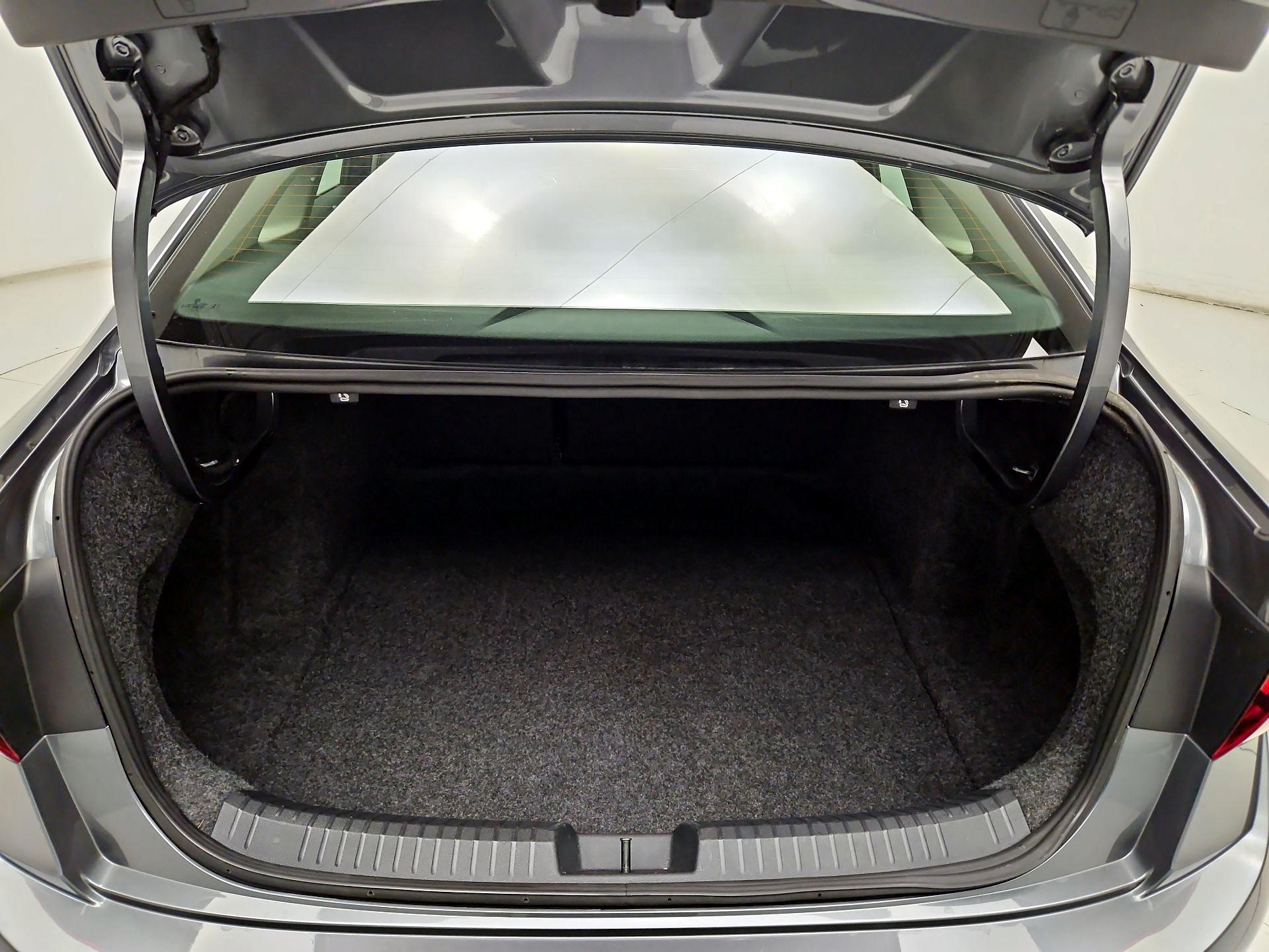 Thumbnail: 2025 Volkswagen Jetta - 18