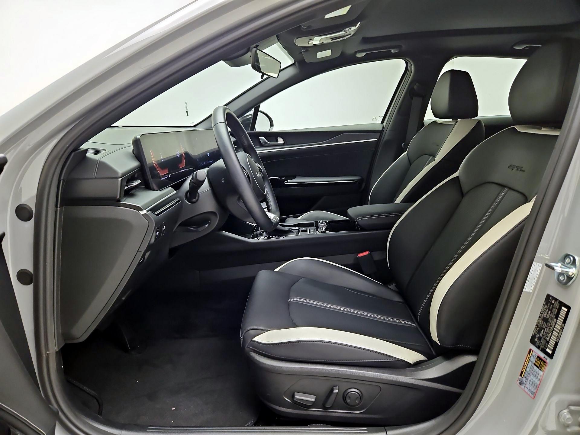 Thumbnail: 2025 Kia K5 - 11