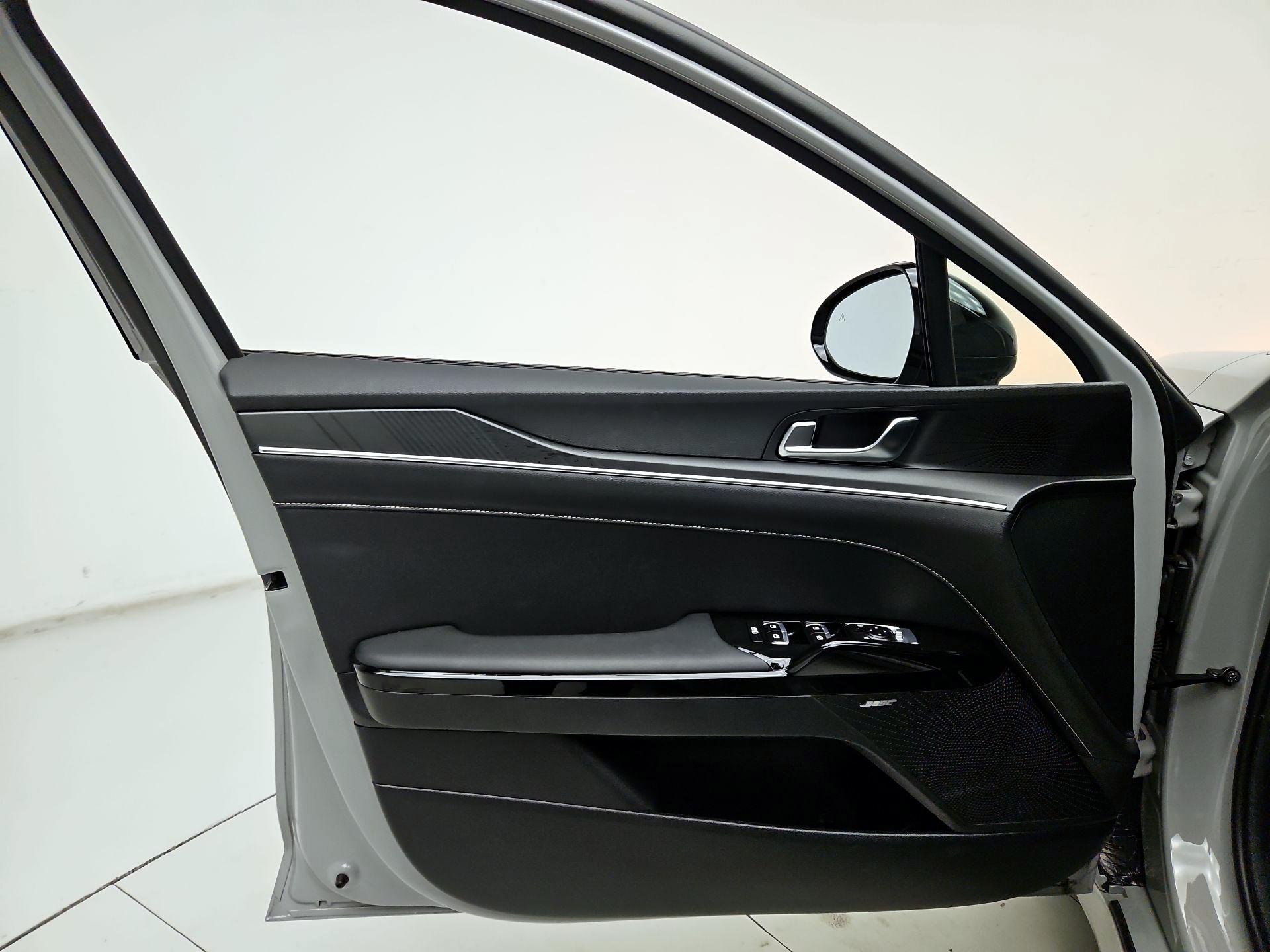 Thumbnail: 2025 Kia K5 - 12
