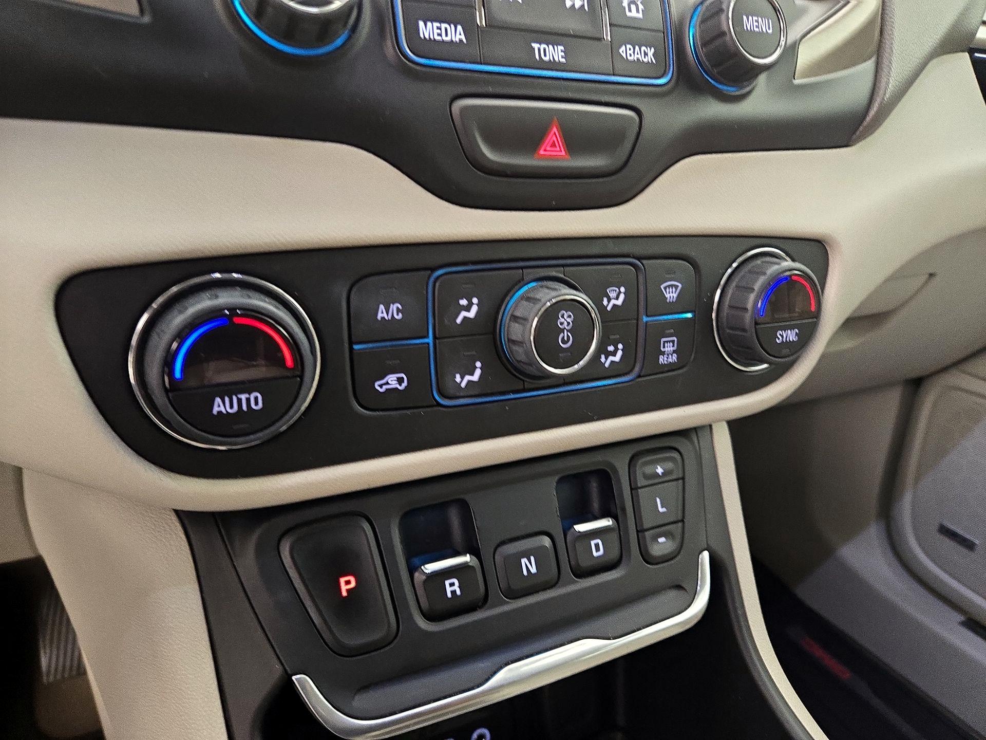 Thumbnail: 2018 GMC Terrain - 17