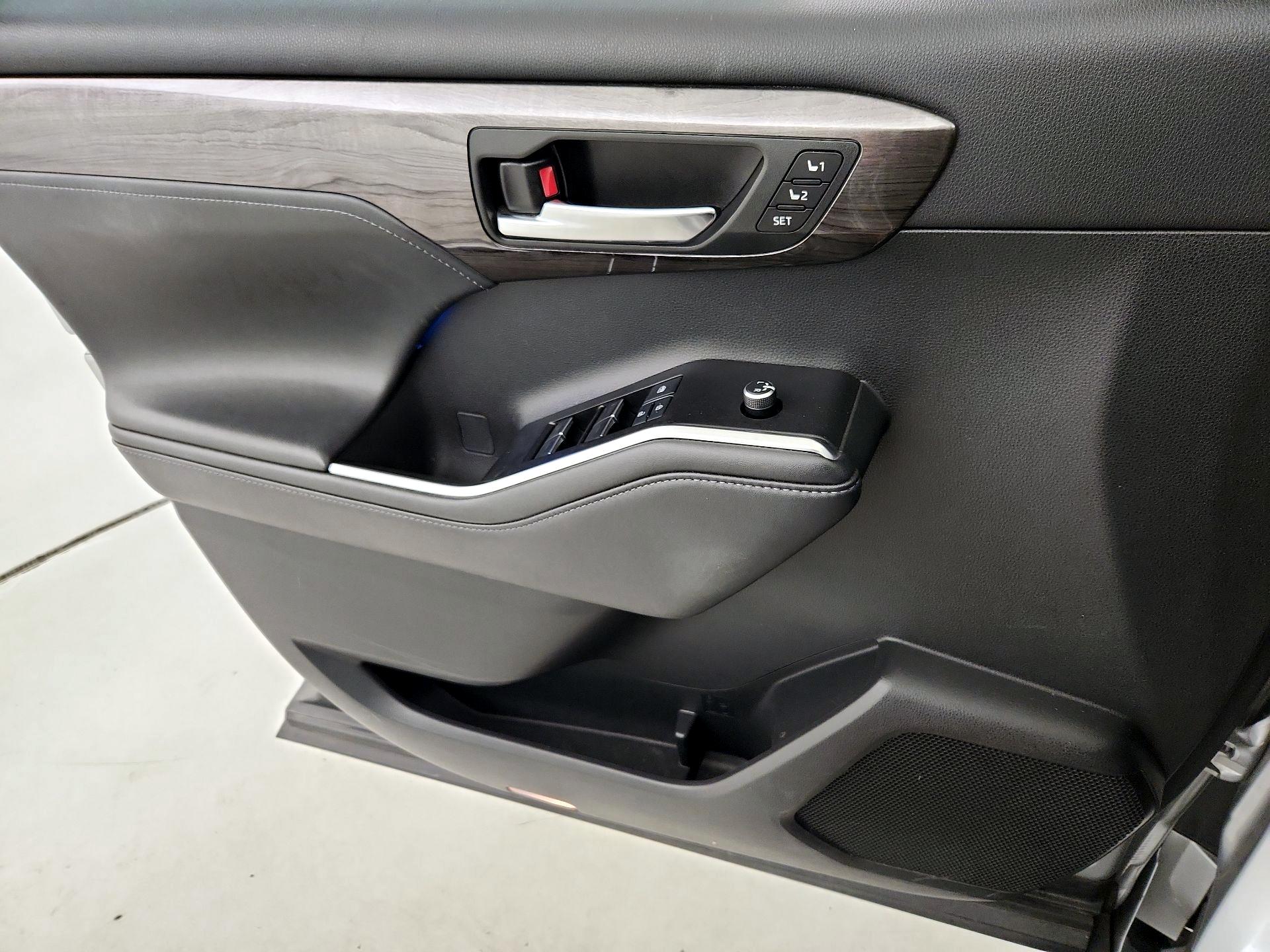 Thumbnail: 2021 Toyota Highlander - 12
