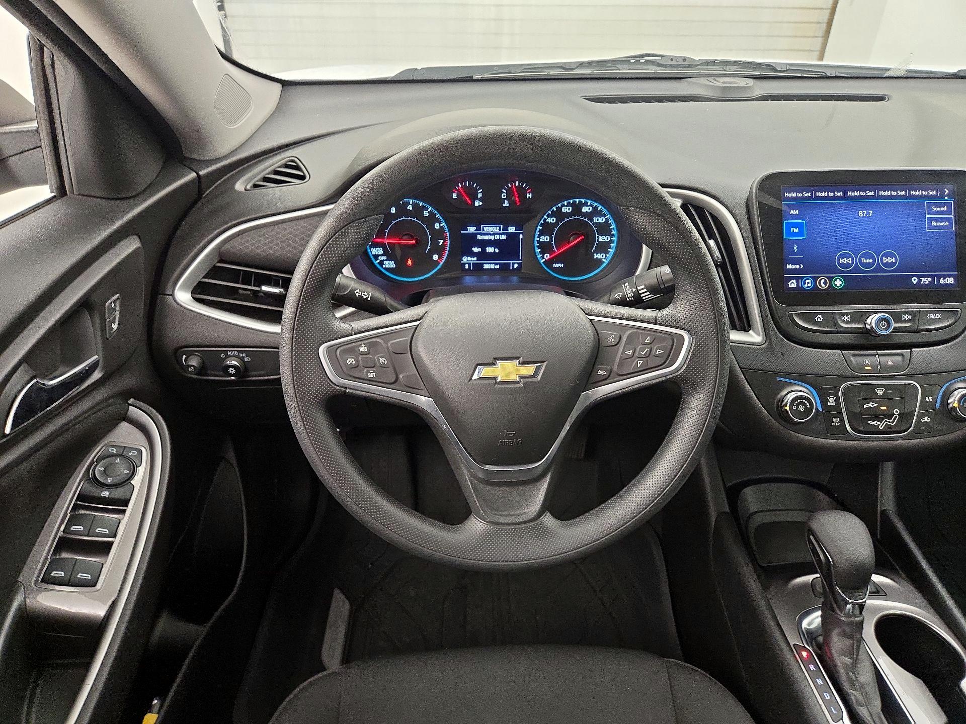 Thumbnail: 2022 Chevrolet Malibu - 10