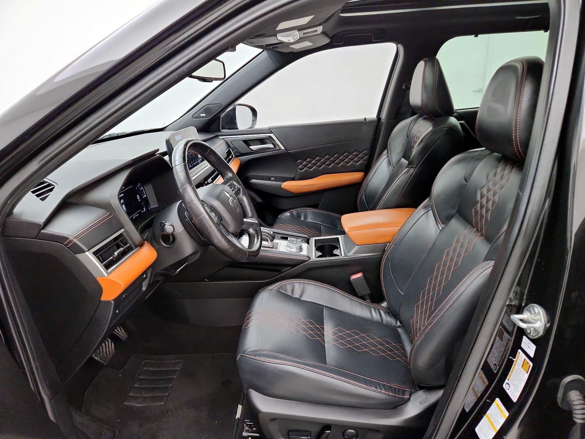 Thumbnail: 2022 Mitsubishi Outlander - 11