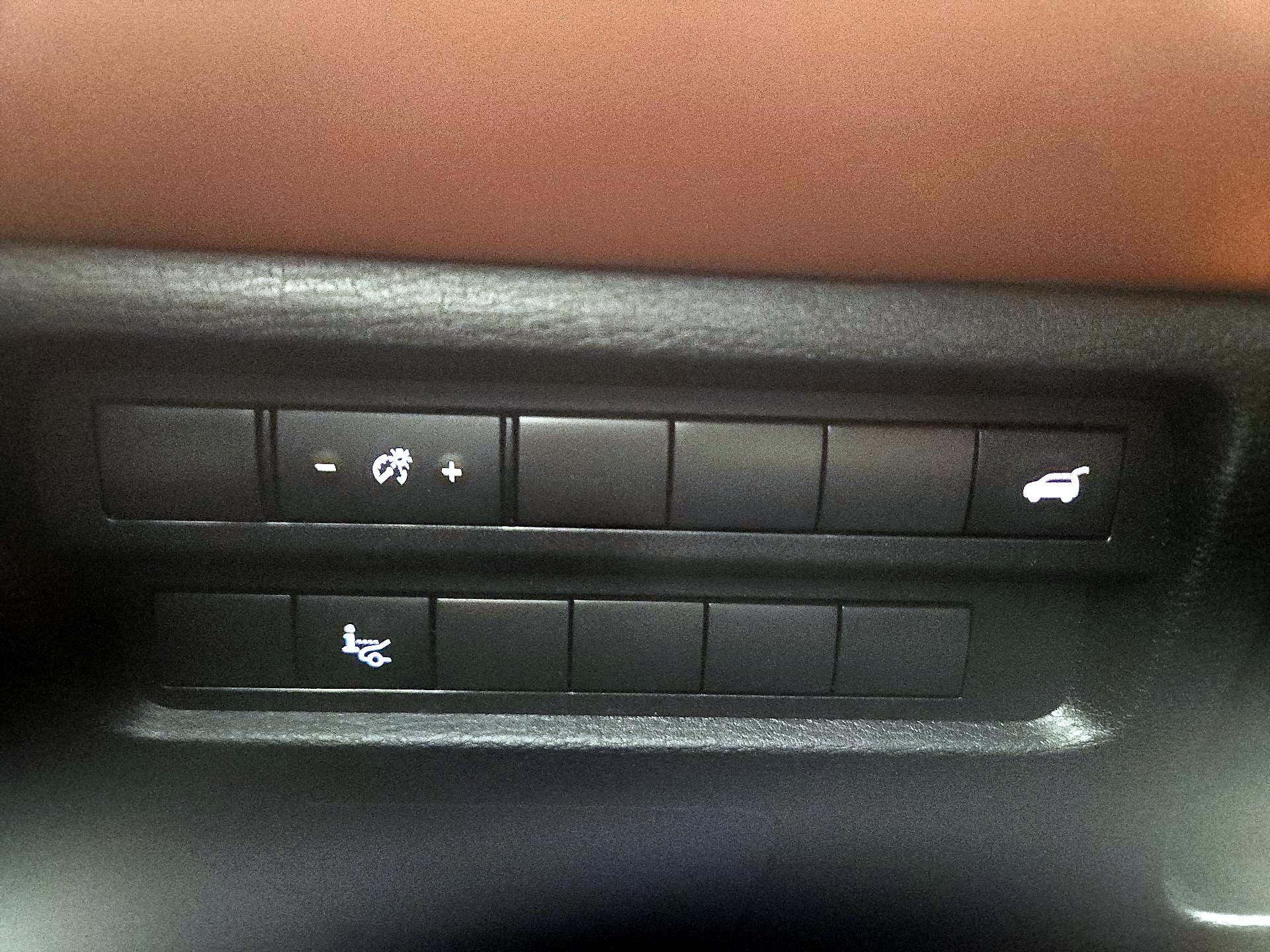 Thumbnail: 2022 Mitsubishi Outlander - 13