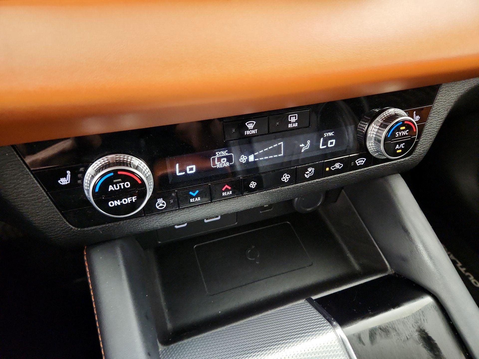 Thumbnail: 2022 Mitsubishi Outlander - 17