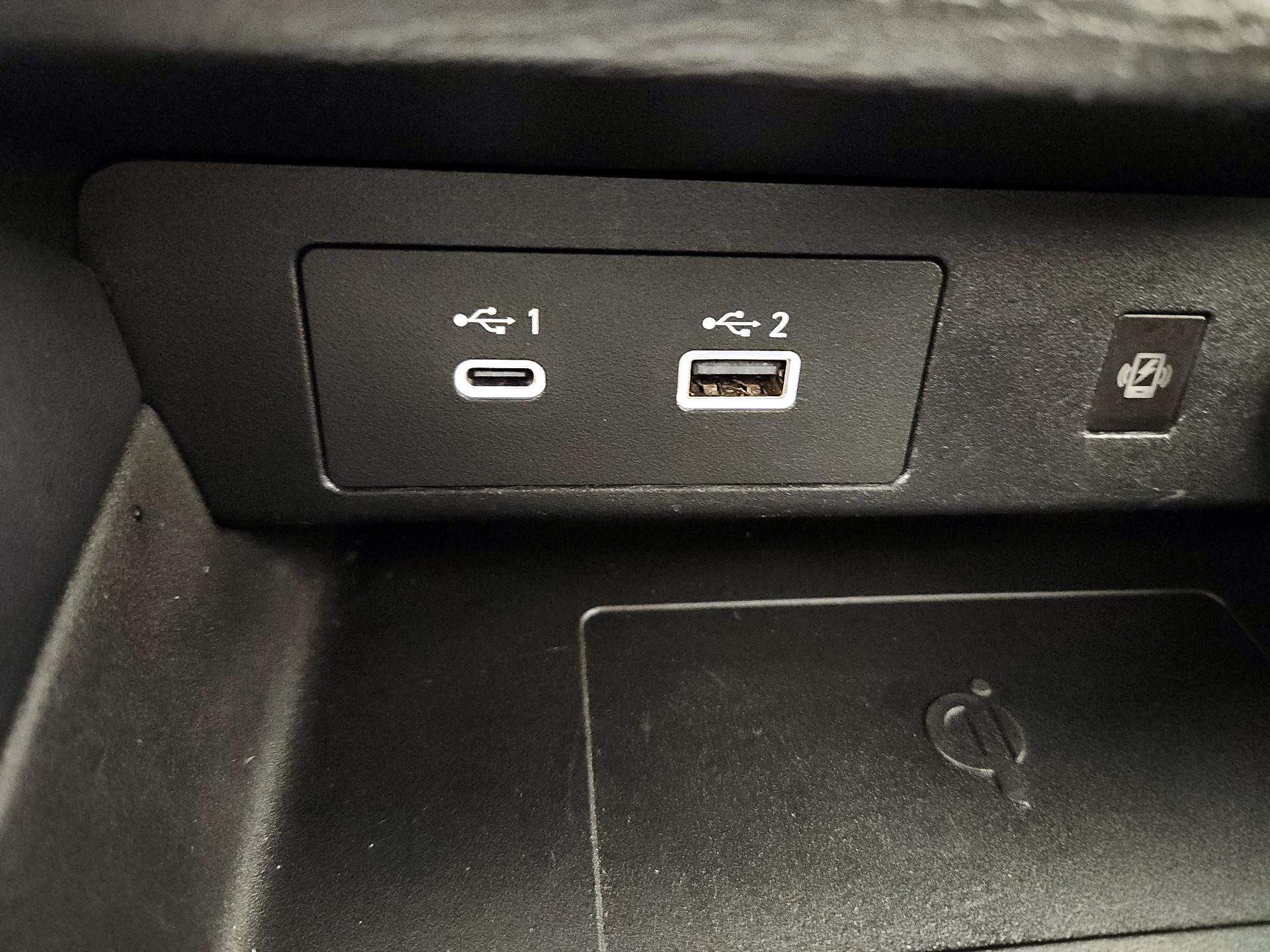 Thumbnail: 2022 Mitsubishi Outlander - 19