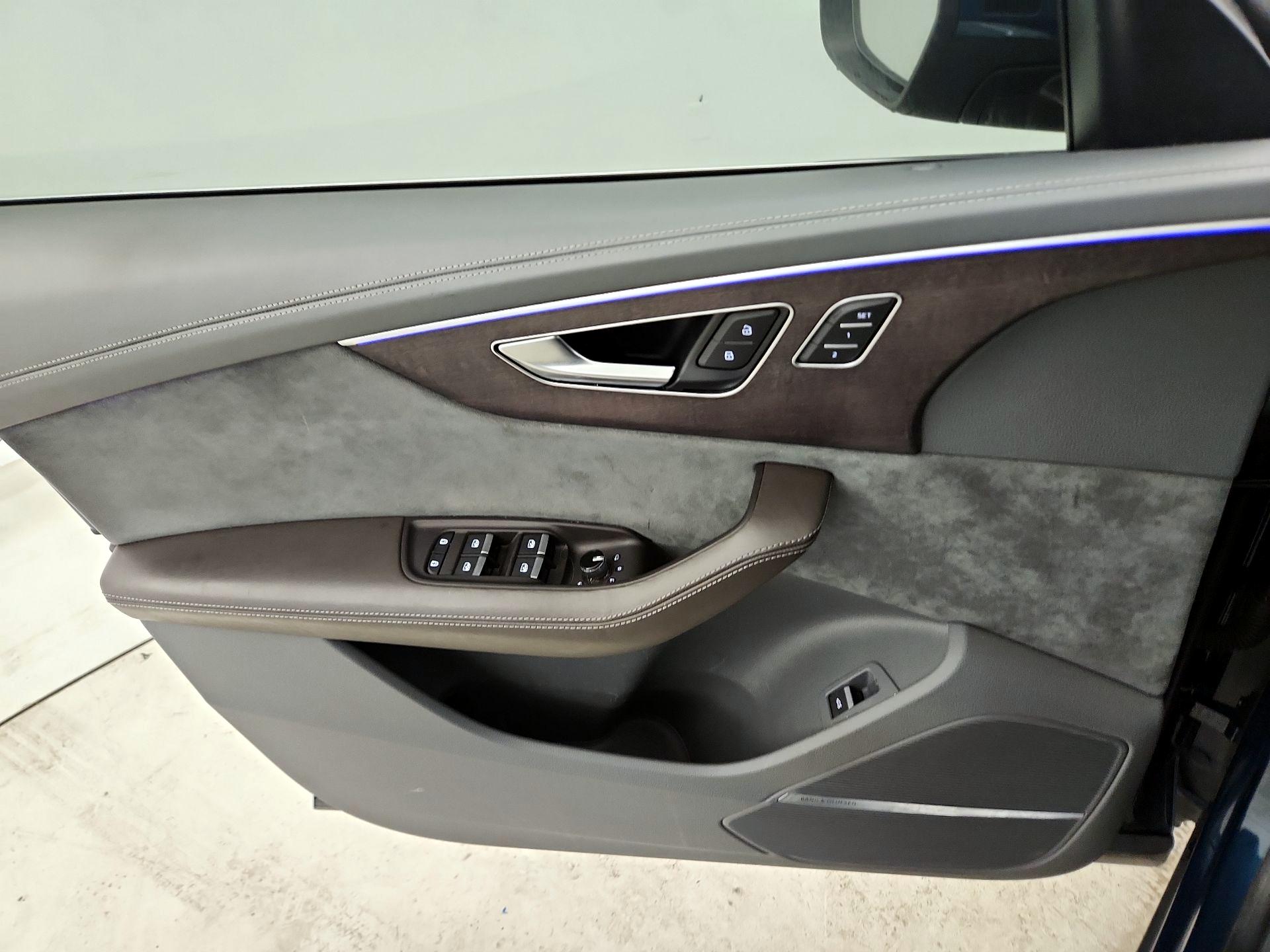 Thumbnail: 2021 Audi Q8 - 12