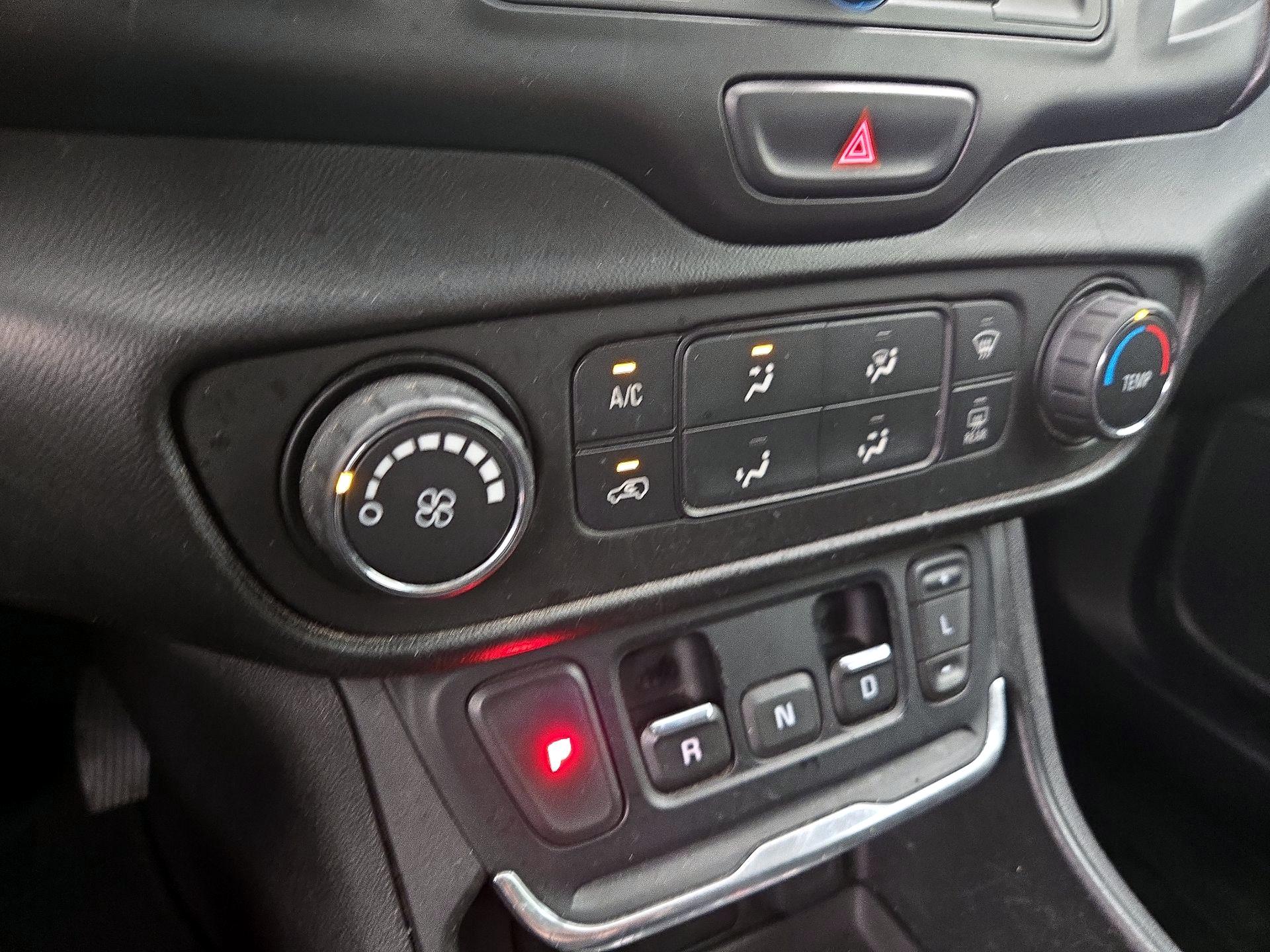 Thumbnail: 2018 GMC Terrain - 16