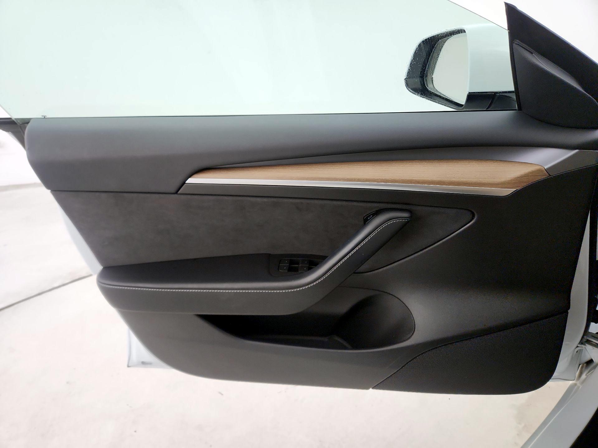 Thumbnail: 2022 Tesla Model 3 - 12