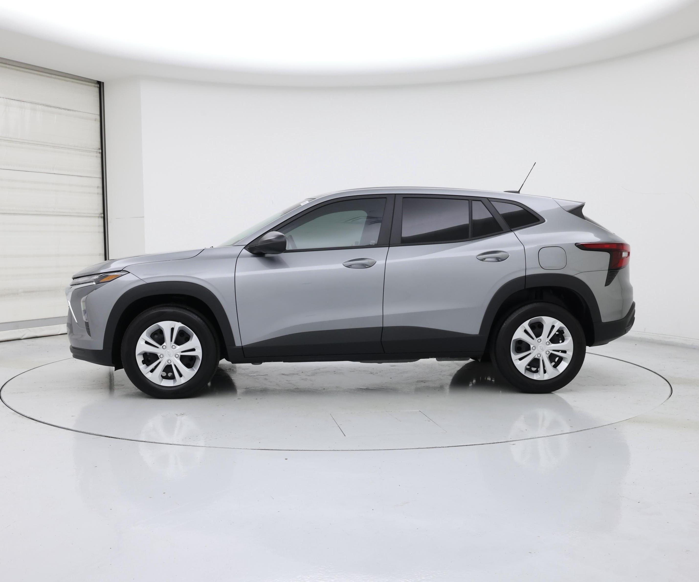Thumbnail: 2025 Chevrolet Trax - 3