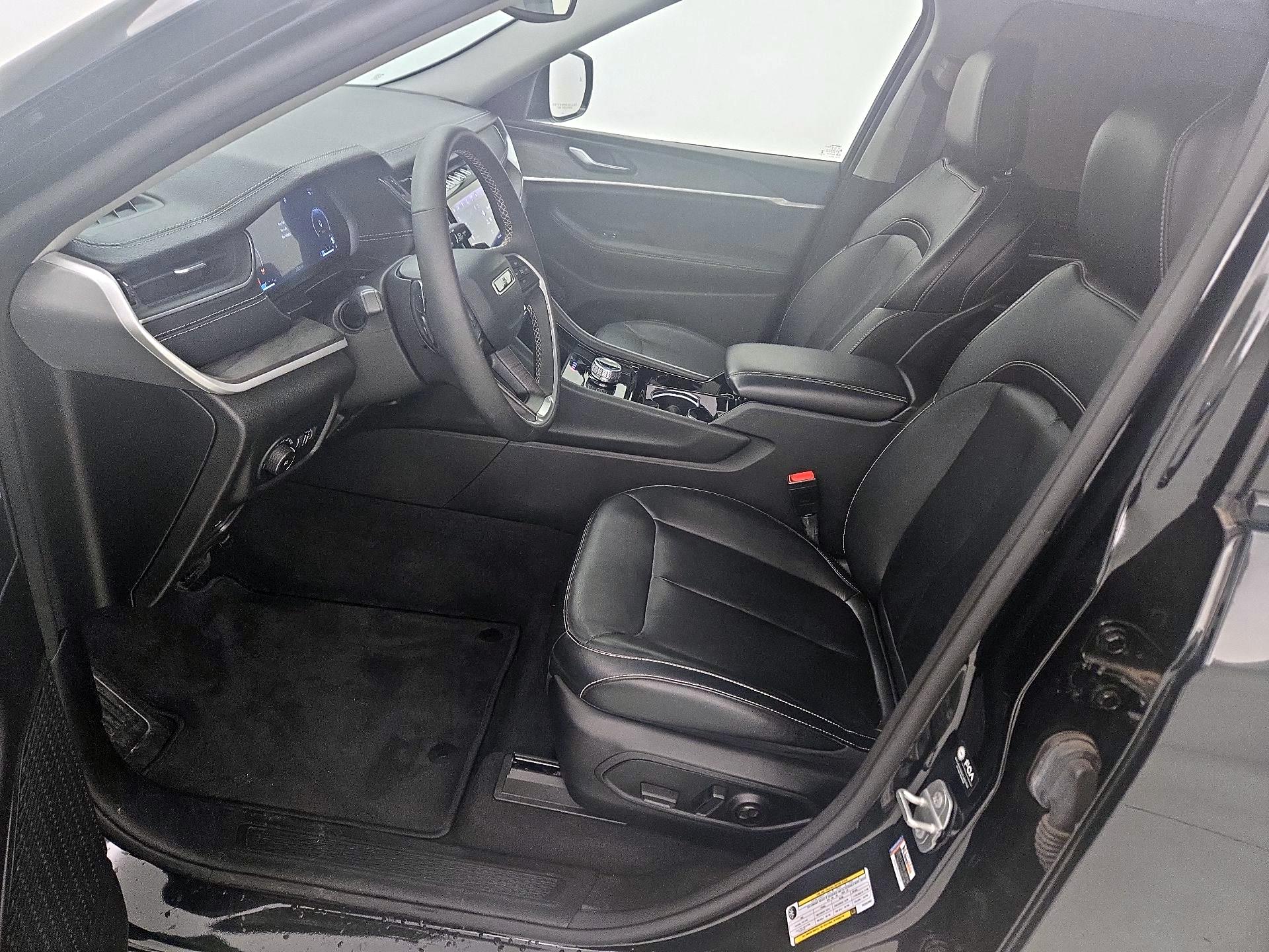 Thumbnail: 2023 Jeep Grand Cherokee - 11