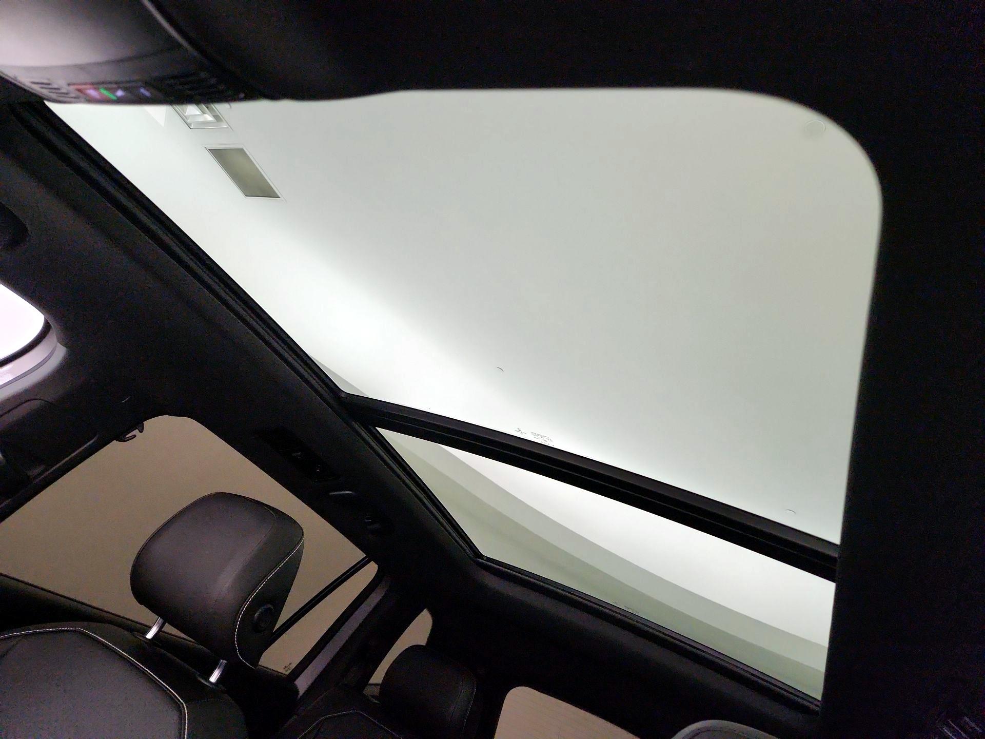 Thumbnail: 2023 Volkswagen Tiguan - 19