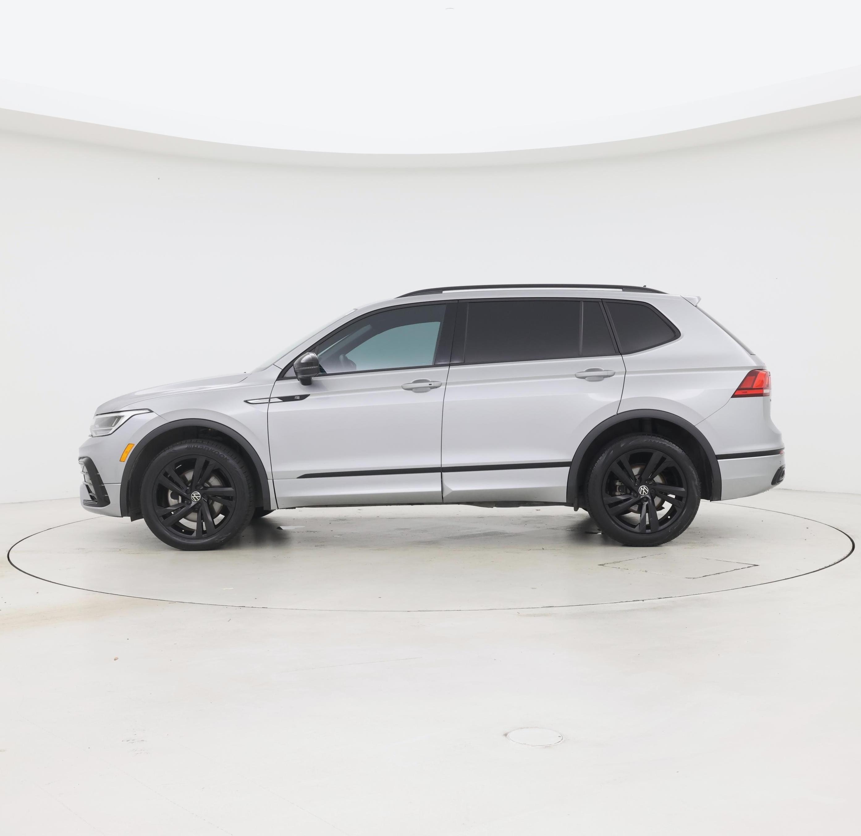 Thumbnail: 2023 Volkswagen Tiguan - 3