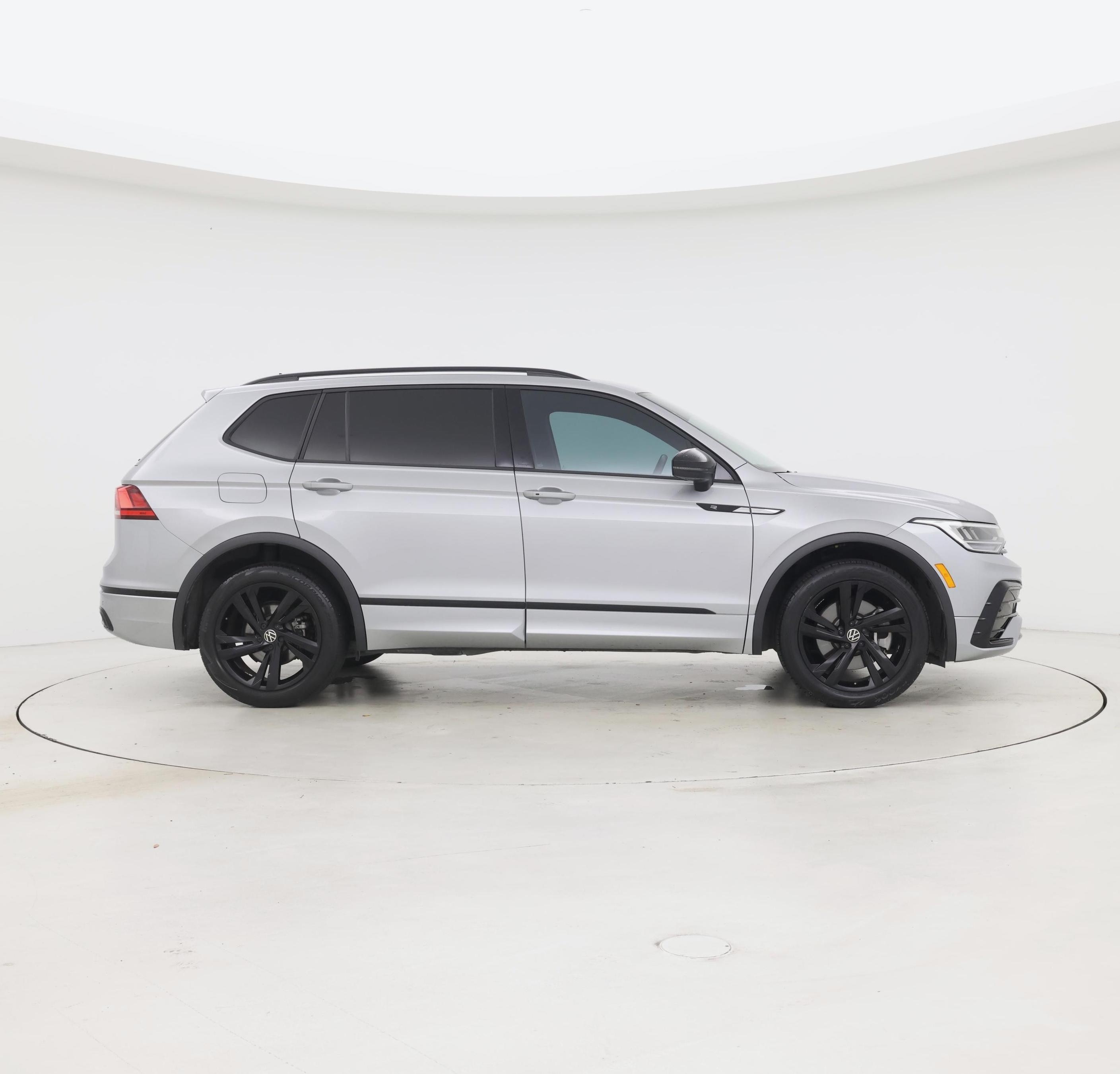 Thumbnail: 2023 Volkswagen Tiguan - 7
