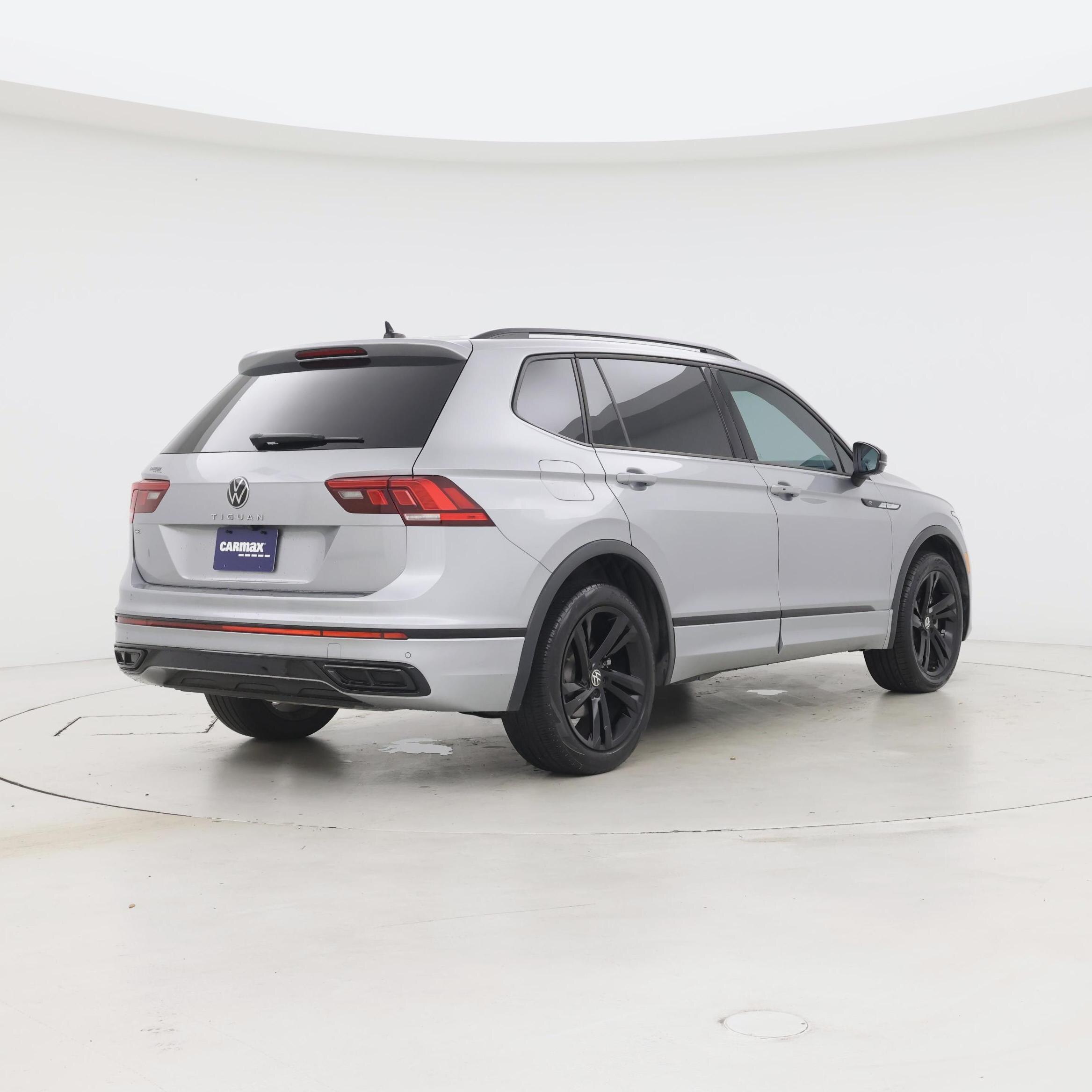 Thumbnail: 2023 Volkswagen Tiguan - 8