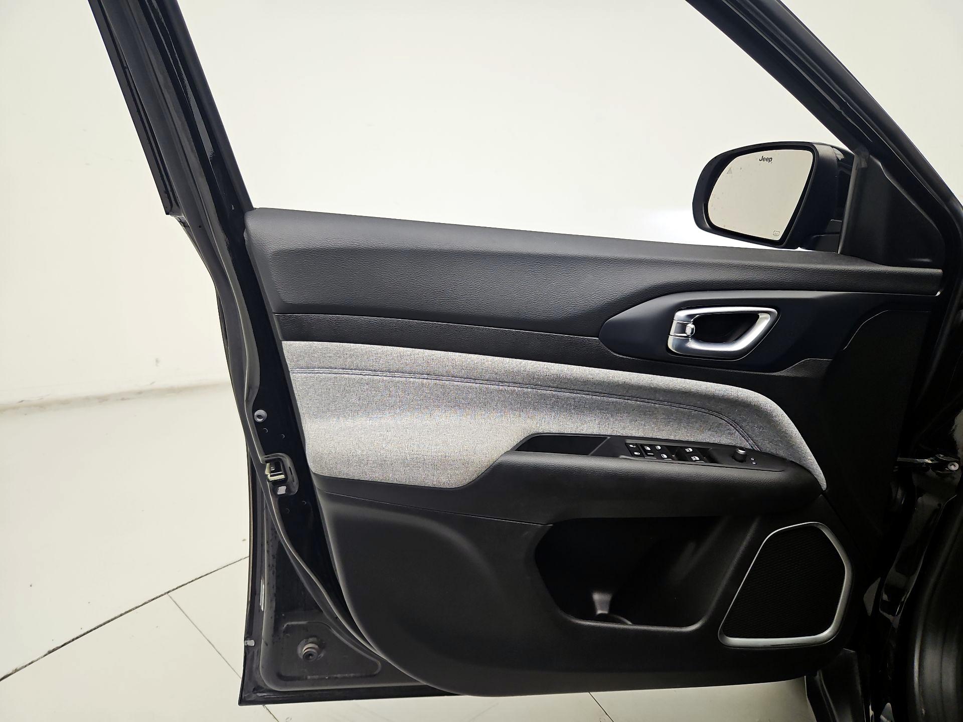 Thumbnail: 2023 Jeep Compass - 12