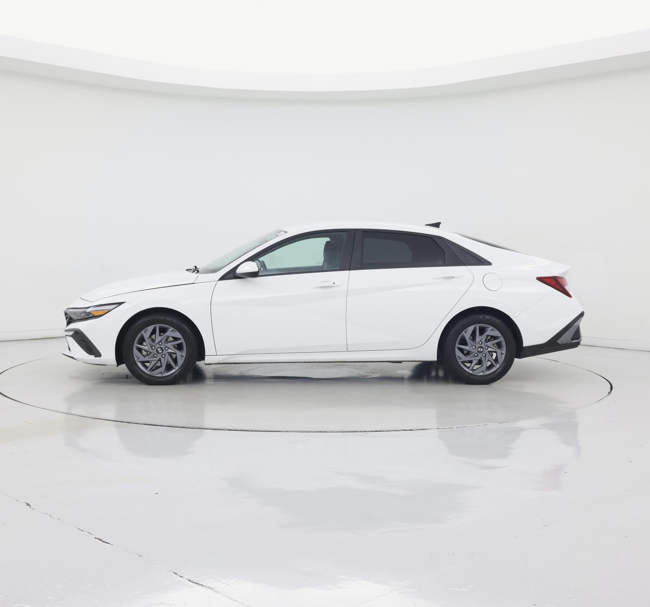 Thumbnail: 2024 Hyundai Elantra - 3